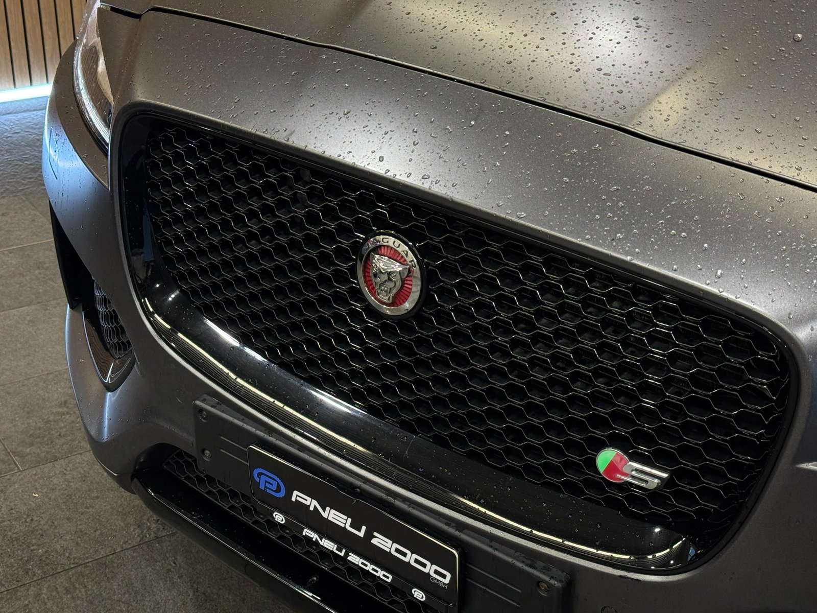 JAGUAR F-Pace 3.0 TDV6 Pure AWD Automatik, Diesel, Occasion / Gebraucht, Automatik - 4