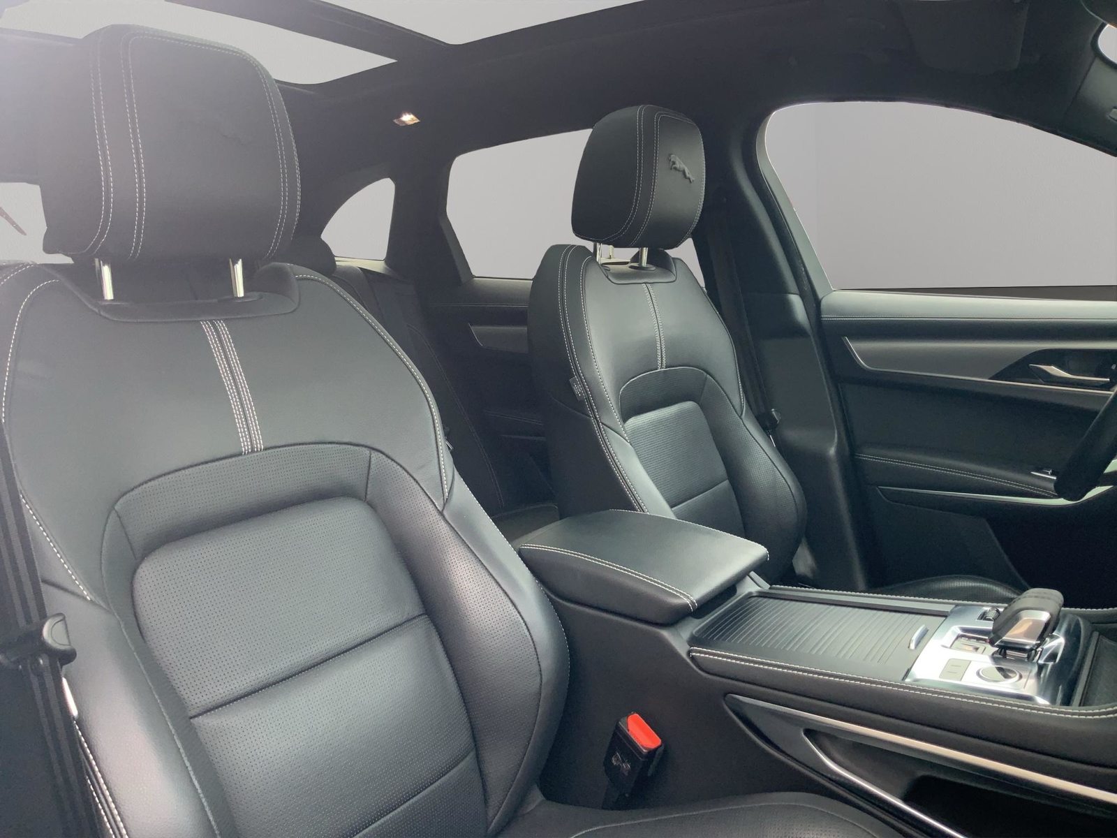 JAGUAR F-Pace 2.0 I4 250 R-Dynamic SE AWD, Petrol, Second hand / Used, Automatic - 3