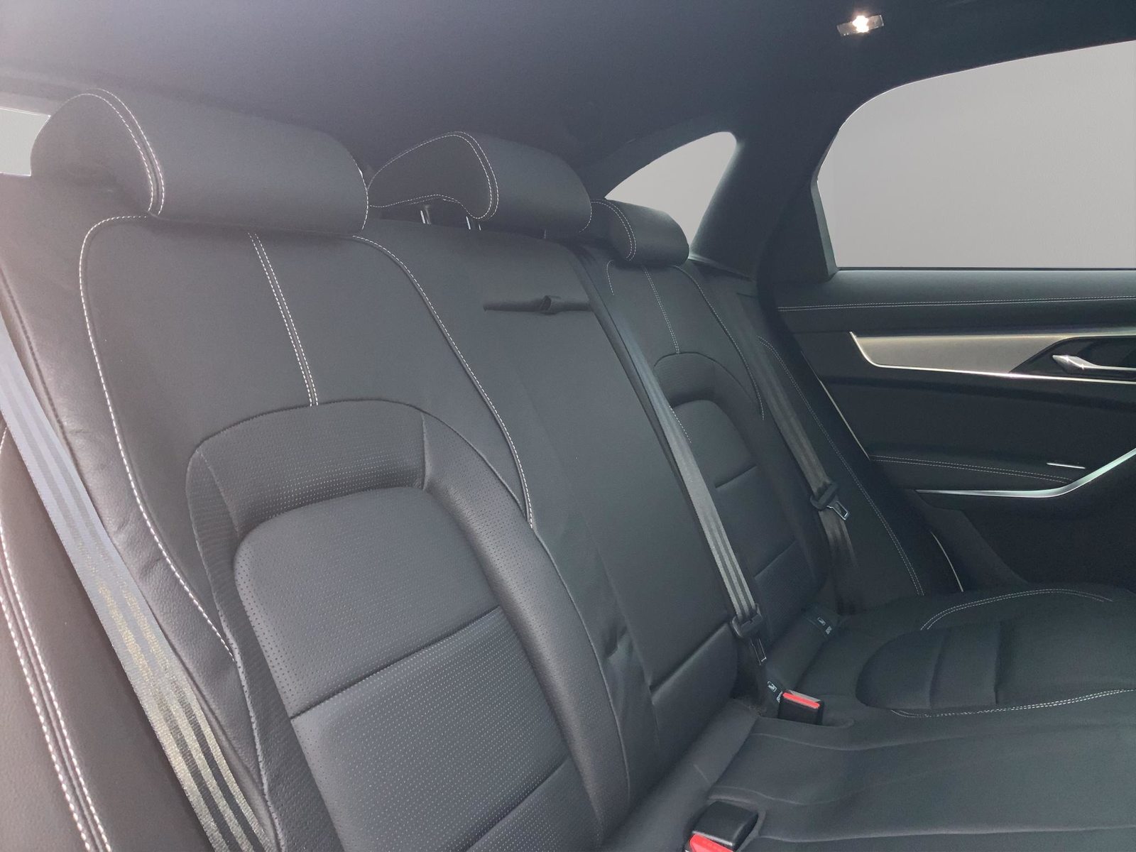 JAGUAR F-Pace 2.0 I4 250 R-Dynamic SE AWD, Petrol, Second hand / Used, Automatic - 7