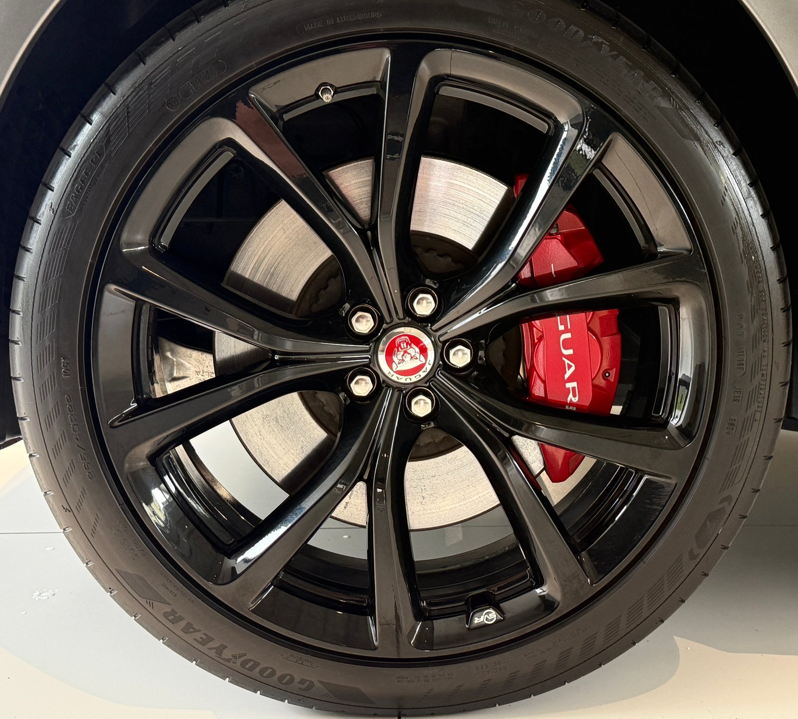 JAGUAR F-Pace 5.0 V8 SVR AWD Automatik ***CH-Fahrzeug aus 1., Benzin, Occasion / Gebraucht, Automatik - 4