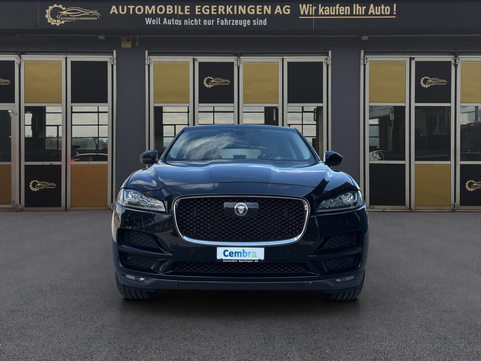 JAGUAR F-Pace 2.0 D 180 Prestige AWD, Diesel, Second hand / Used, Automatic - 2