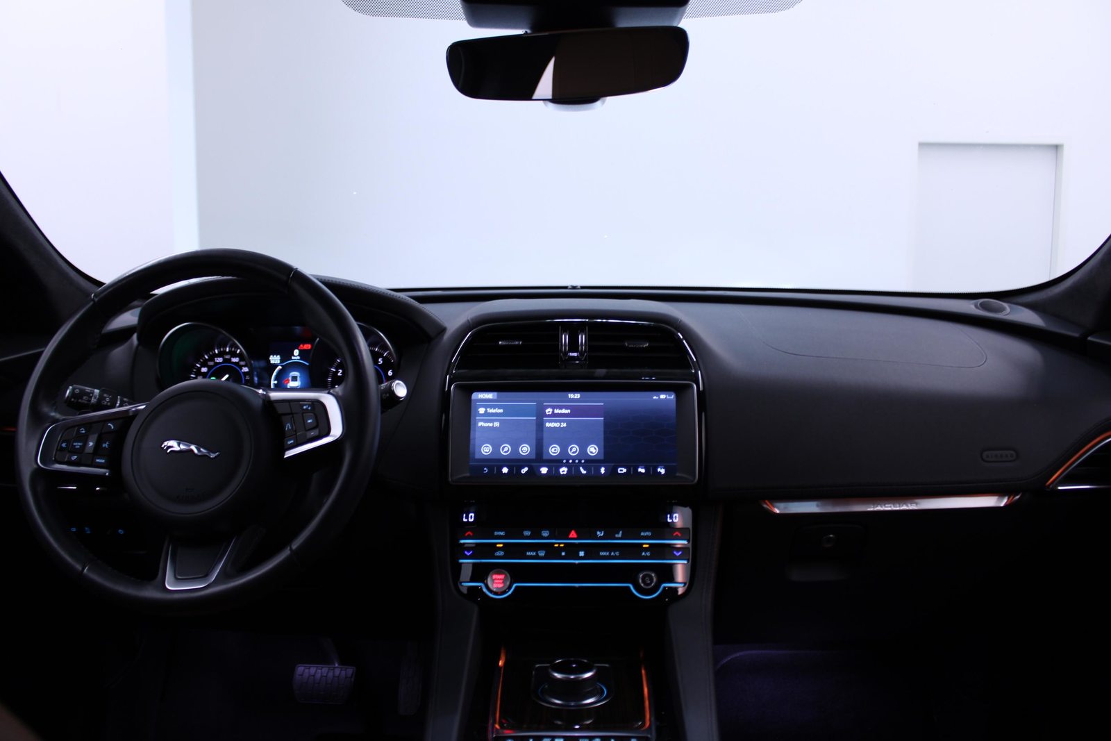 JAGUAR F-Pace 2.0 T 250 Portfolio AWD *LEASING 1.99%*, Petrol, Second hand / Used, Automatic - 7