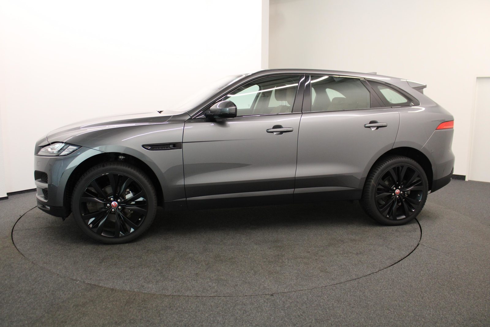 JAGUAR F-Pace 2.0 T 250 PORTFOLIO AWD *LEASING 1.99%*, Petrol, Second hand / Used, Automatic - 3
