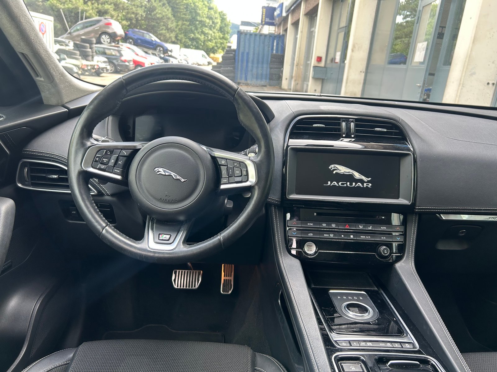 JAGUAR F-Pace 25t 2.0 R-Sport AWD Automatik, Benzin, Occasion / Gebraucht, Automatik - 4