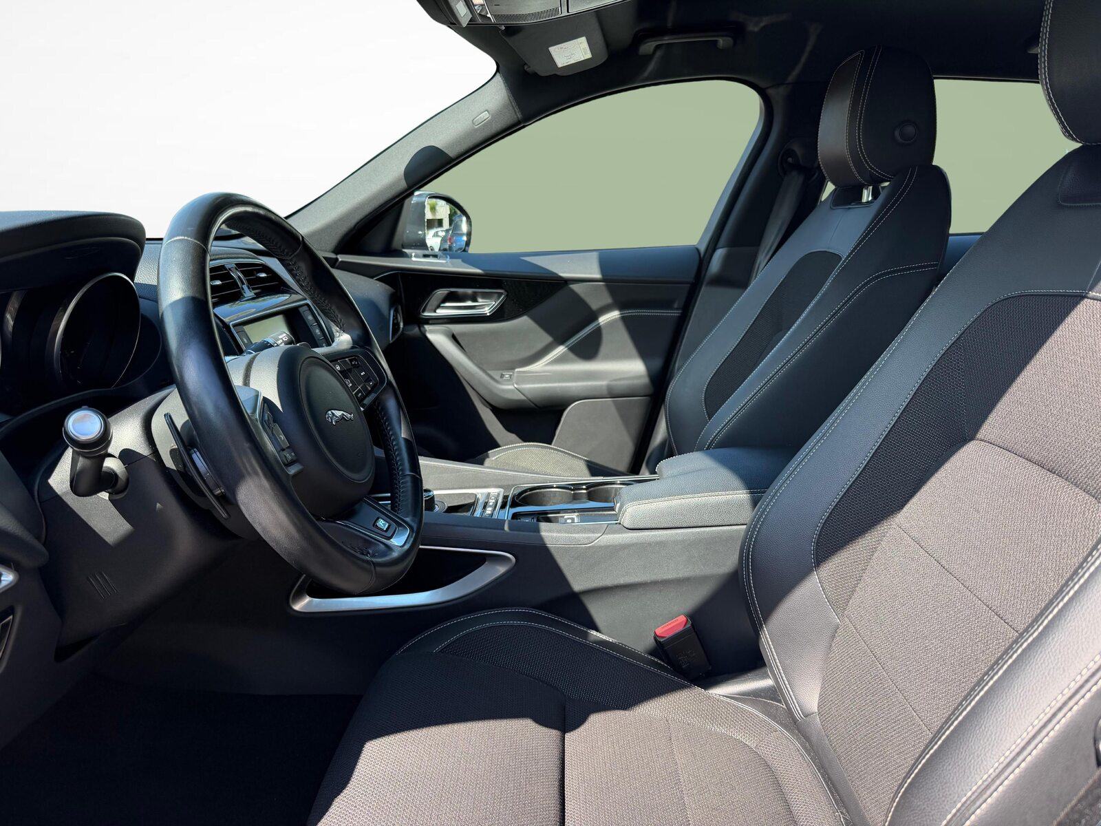 JAGUAR F-Pace 2.0 D 180 90YRS Celebration Edition AWD, Diesel, Occasion / Utilisé, Automatique - 2
