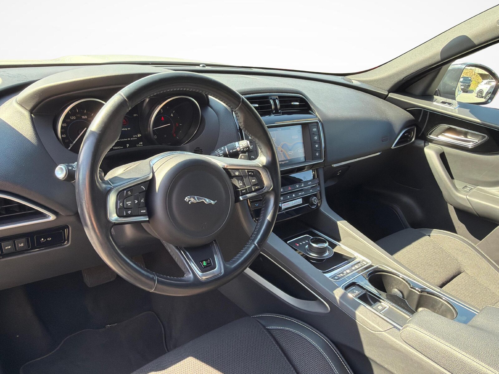 JAGUAR F-Pace 2.0 D 180 90YRS Celebration Edition AWD, Diesel, Occasion / Utilisé, Automatique - 4