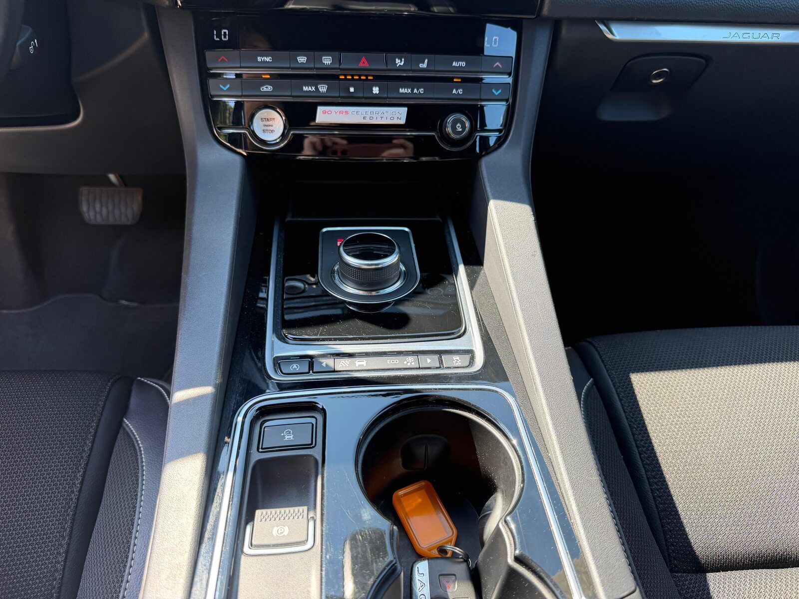 JAGUAR F-Pace 2.0 D 180 90YRS Celebration Edition AWD, Diesel, Occasion / Utilisé, Automatique - 6