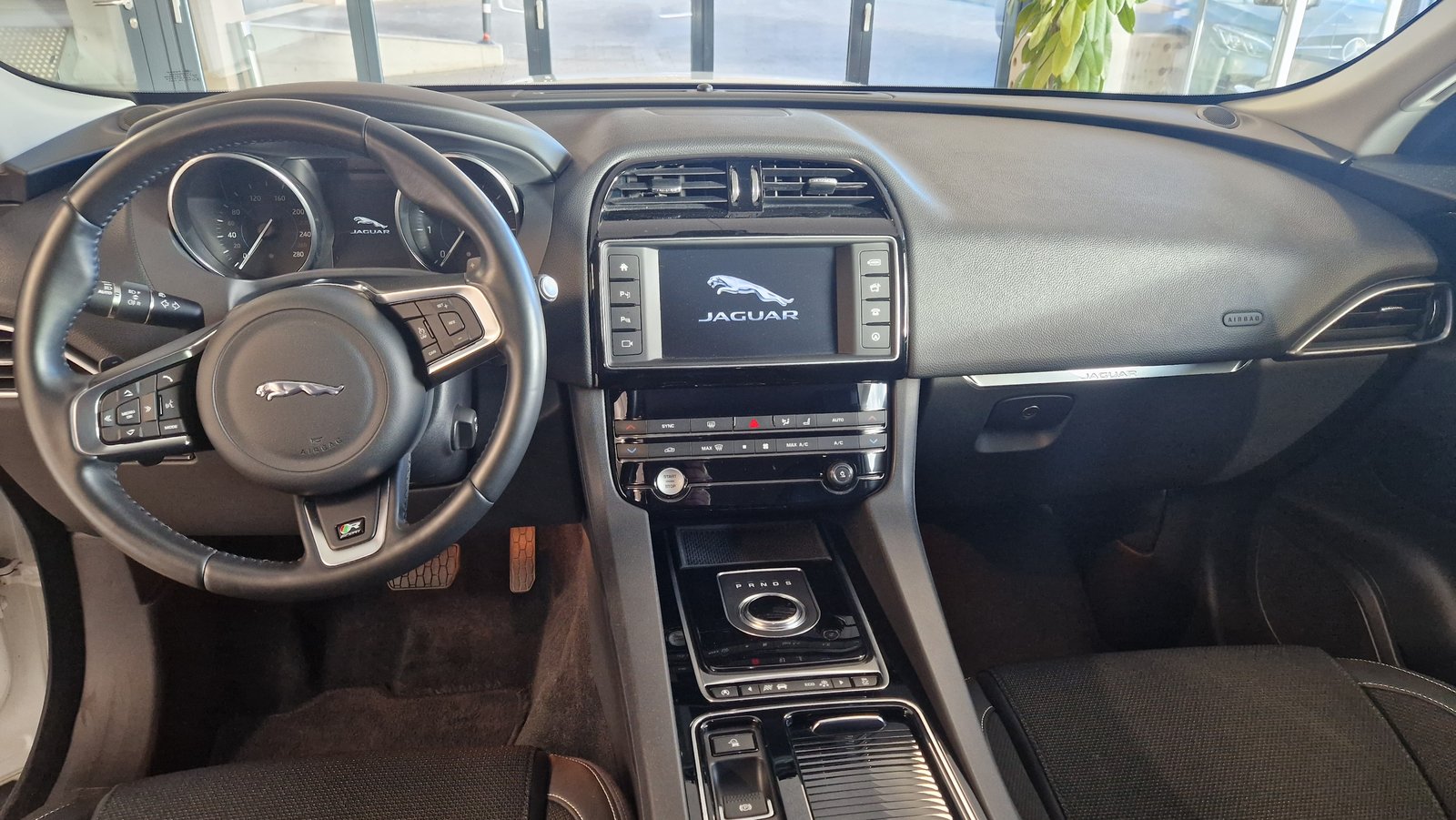 JAGUAR F-Pace 2.0d R-Sport AWD Automatik, Diesel, Occasioni / Usate, Automatico - 4