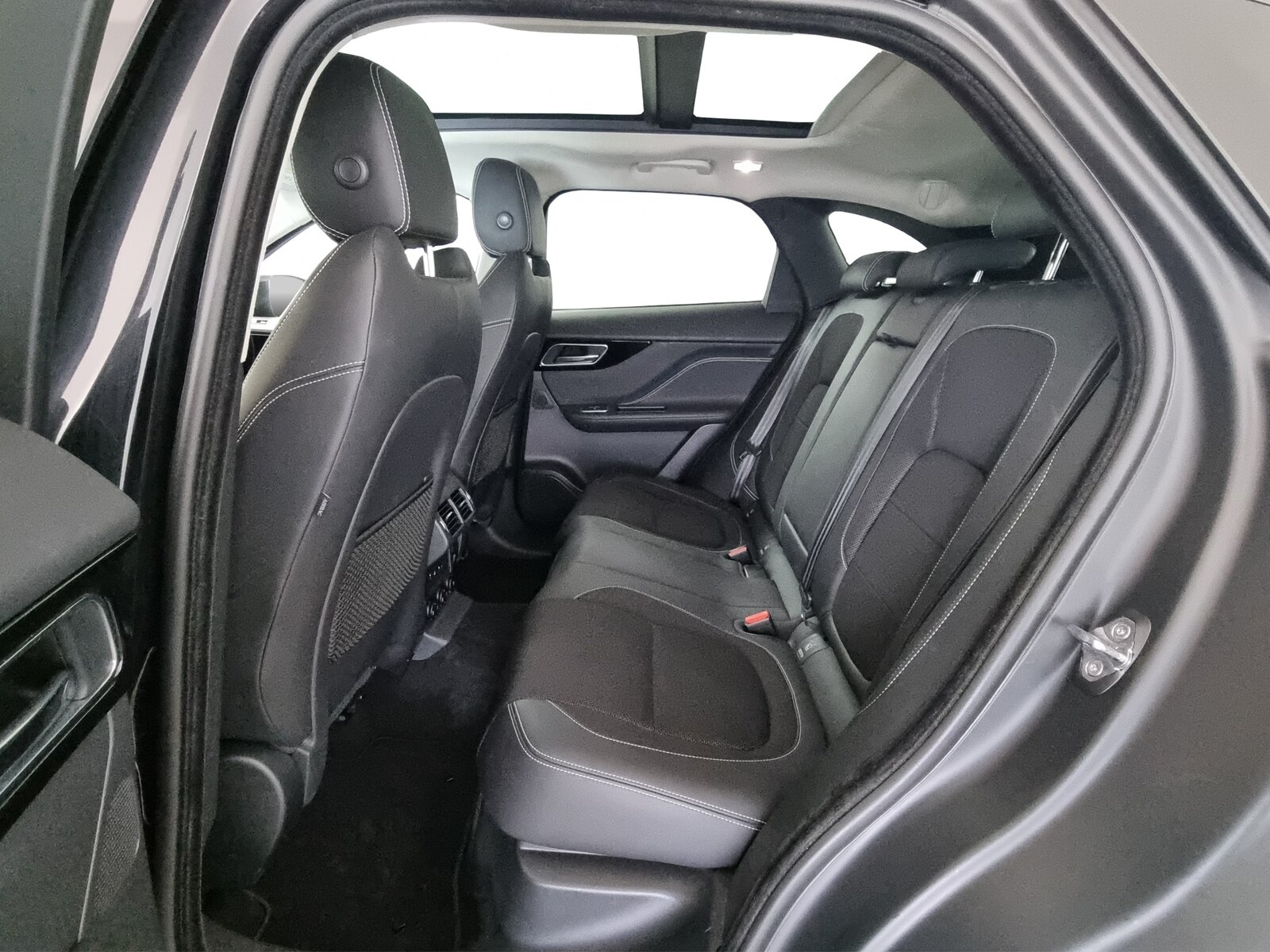 JAGUAR F-Pace 2.0 T 250 R-Sport AWD, Essence, Occasion / Utilisé, Automatique - 7