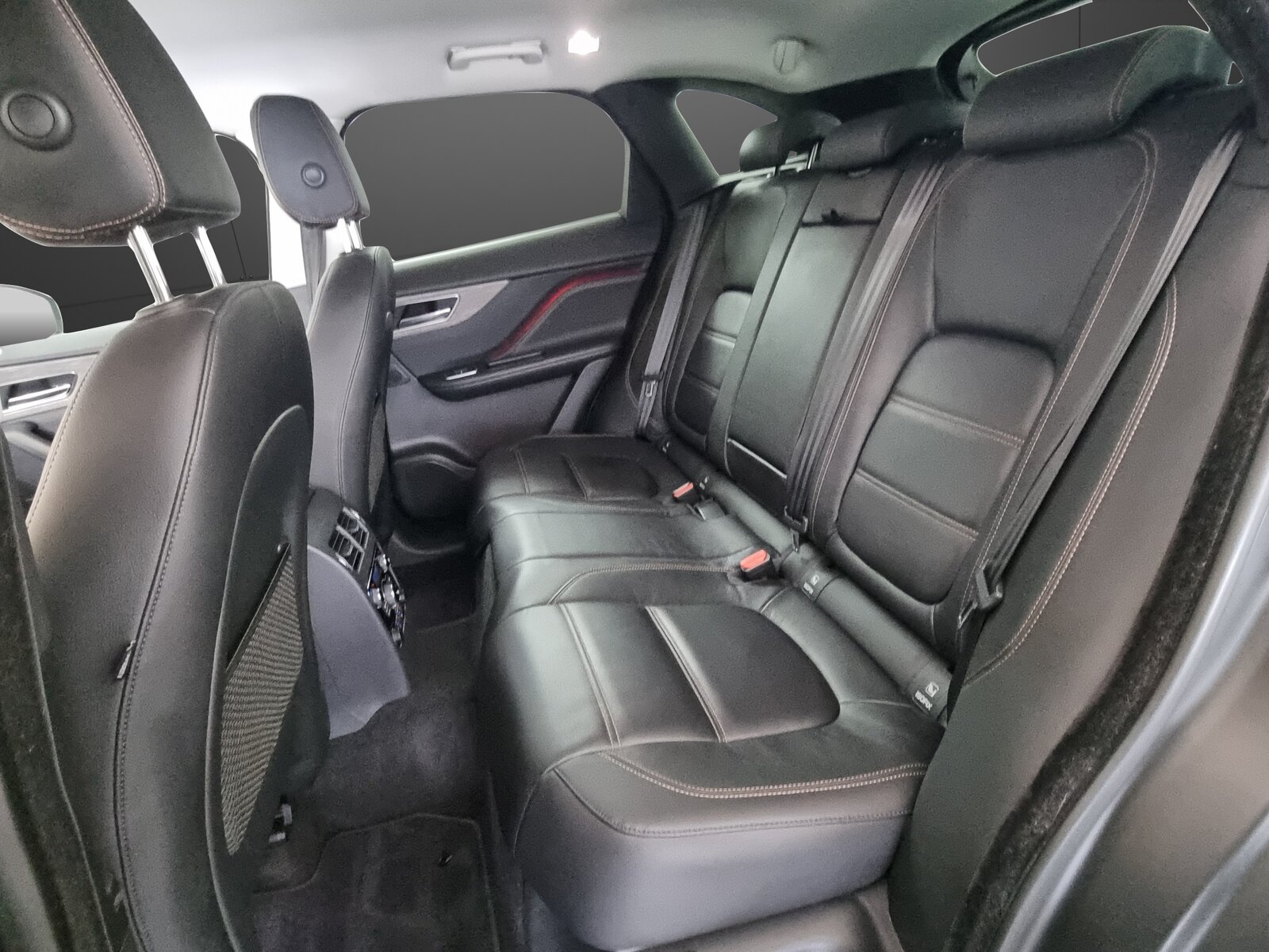 JAGUAR F-Pace 2.0 D 180 Pure AWD, Diesel, Occasion / Gebraucht, Handschaltung - 7