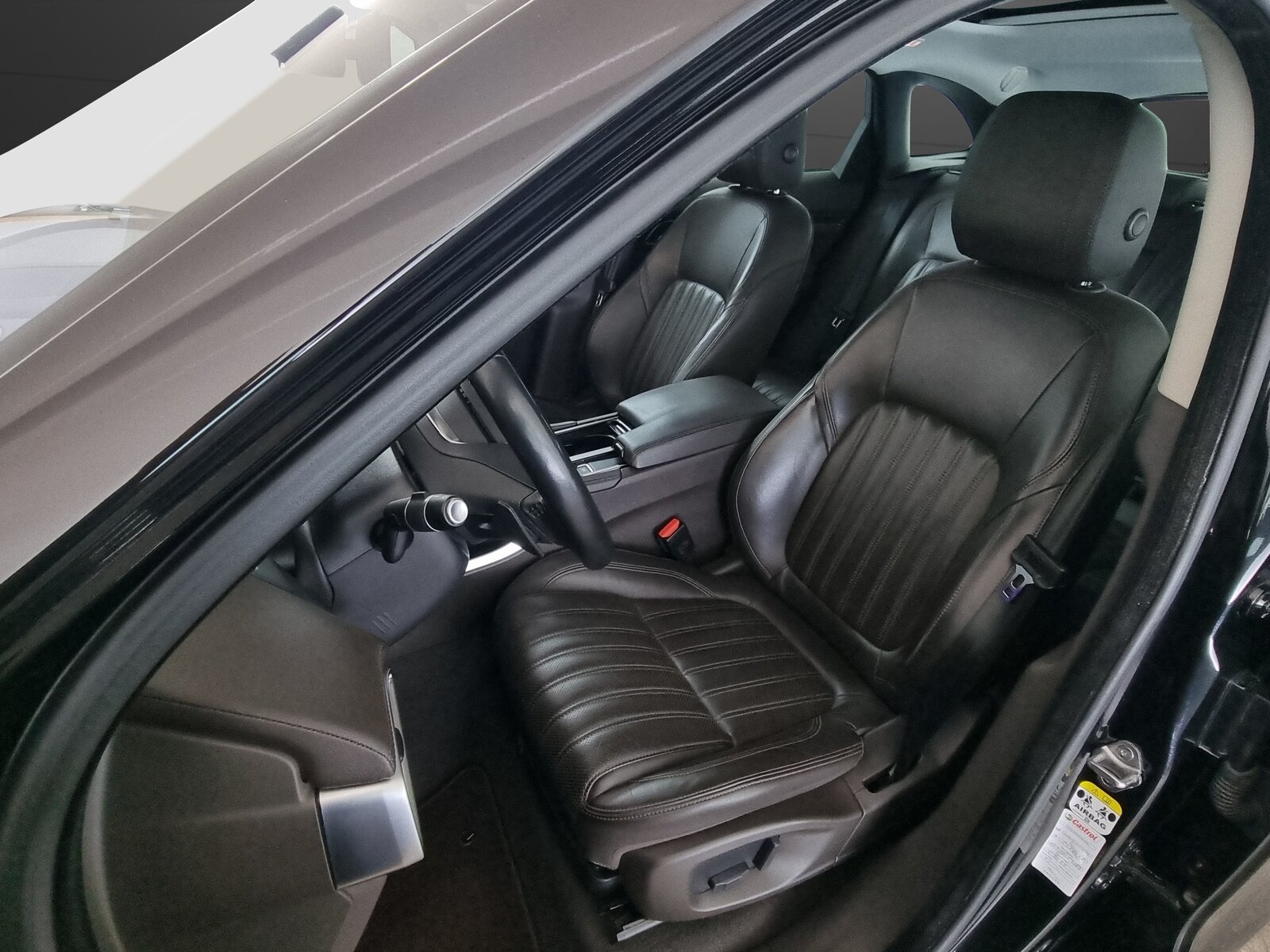 JAGUAR F-Pace 2.0 T 300 Portfolio AWD, Benzin, Occasion / Gebraucht, Automatik - 6