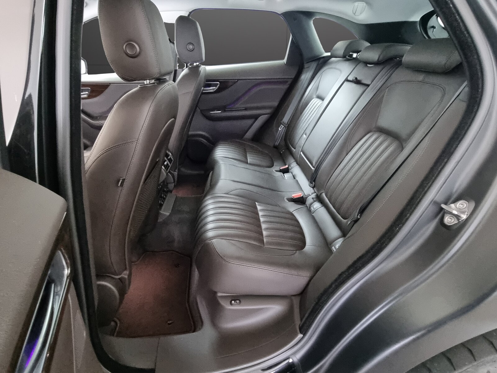 JAGUAR F-Pace 2.0 T 300 Portfolio AWD, Benzin, Occasion / Gebraucht, Automatik - 7