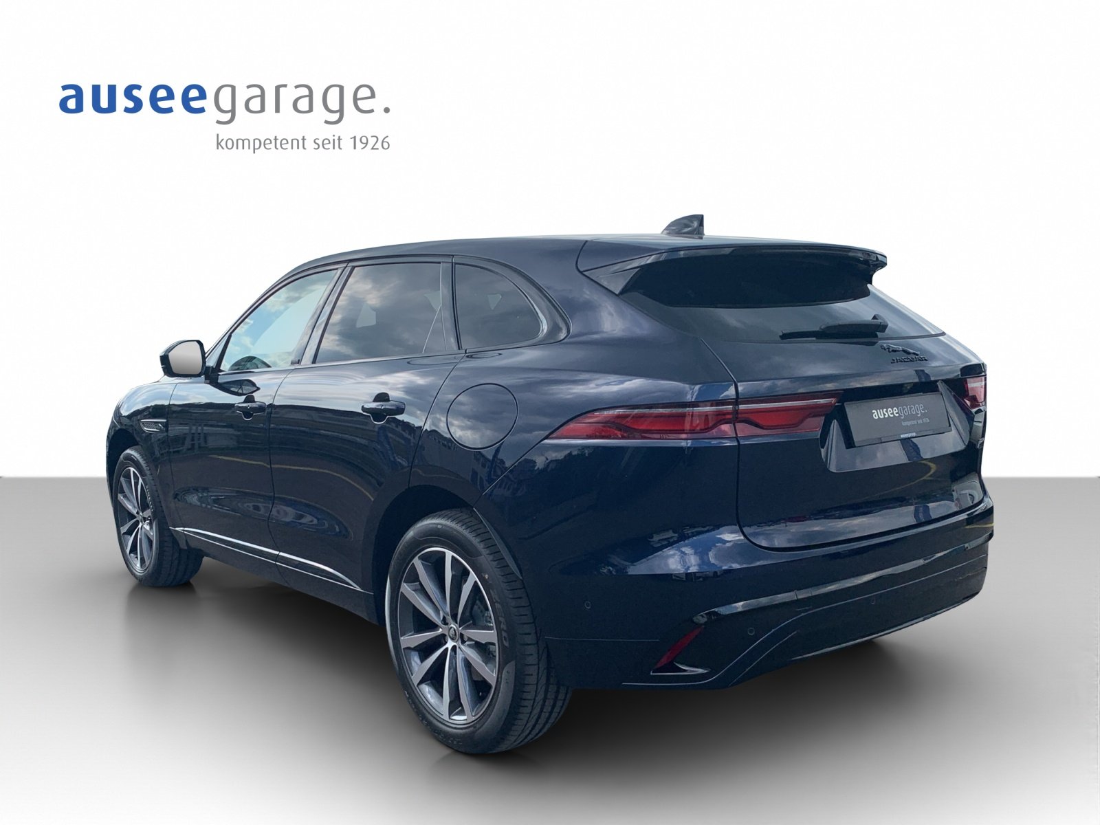 JAGUAR F-Pace 2.0 P400e R-Dynamic HSE 90th Anniversary Ed. AWD, Hybride Rechargeable Essence/Électricité, Voiture de démonstration, Automatique - 3
