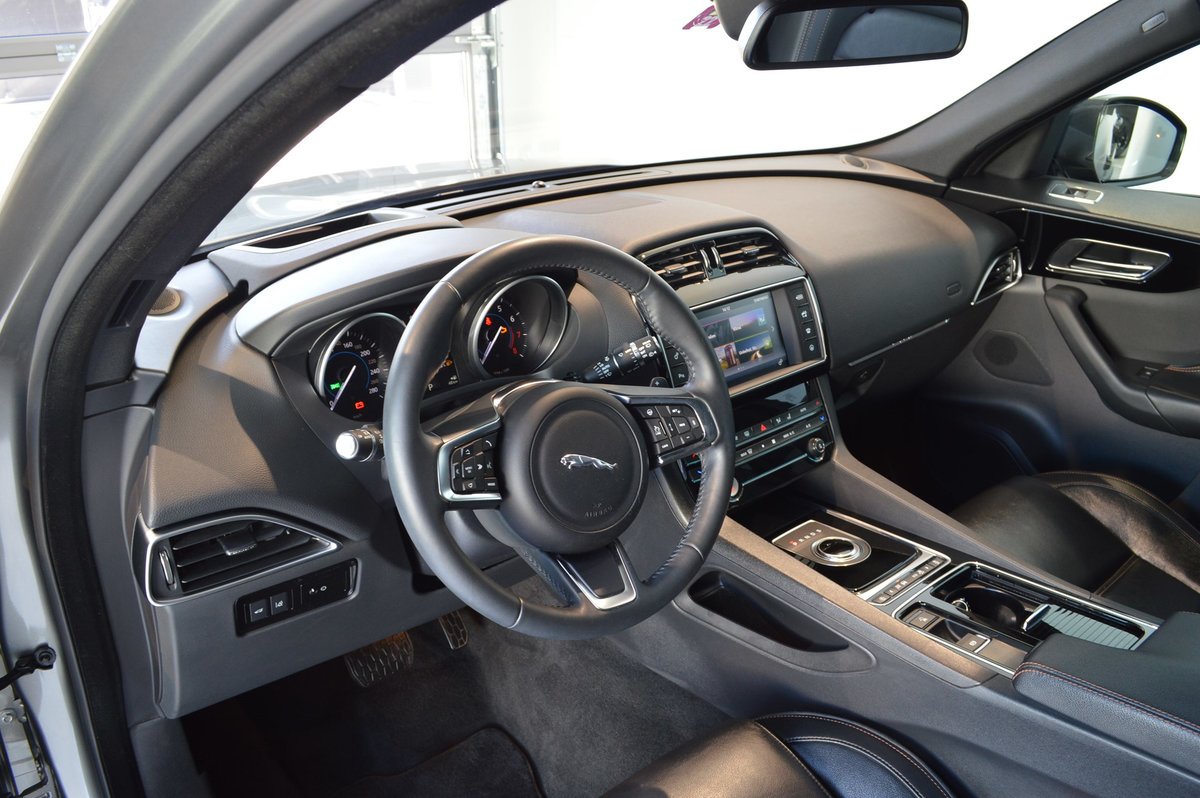 JAGUAR F-Pace 25t Prestige Advantage AWD Automatik, Essence, Occasion / Utilisé, Automatique - 4