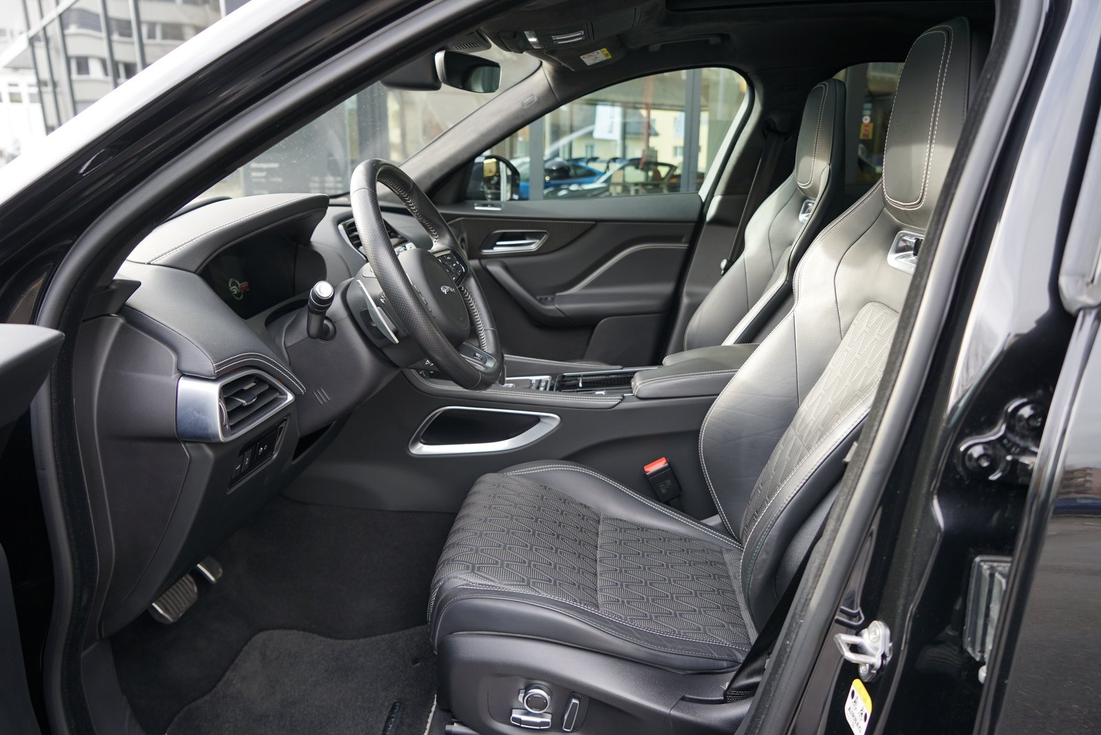 JAGUAR F-Pace 5.0 V8 SVR AWD Automatik, Essence, Occasion / Utilisé, Automatique - 7