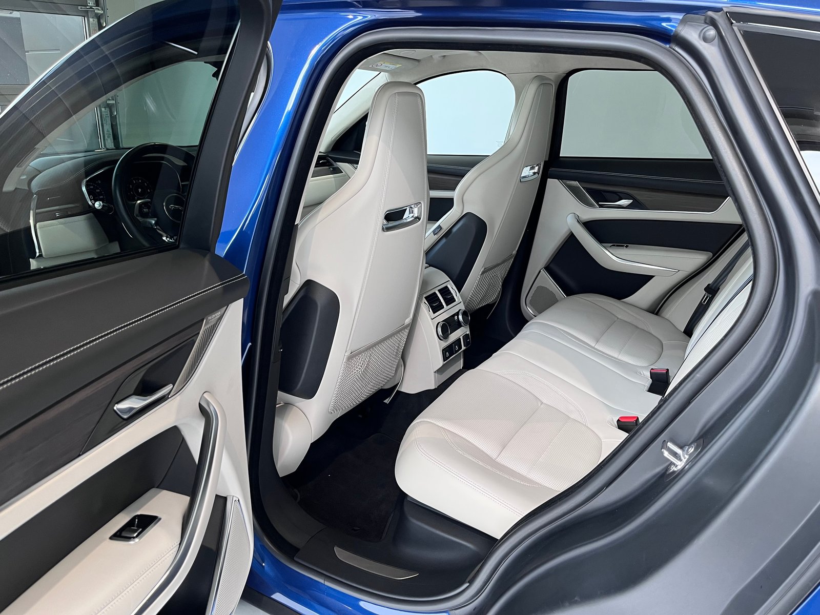 JAGUAR F-Pace 3.0 P400 R-Dynamic MHEV HSE AWD, Mild-Hybrid Petrol/Electric, Second hand / Used, Automatic - 5