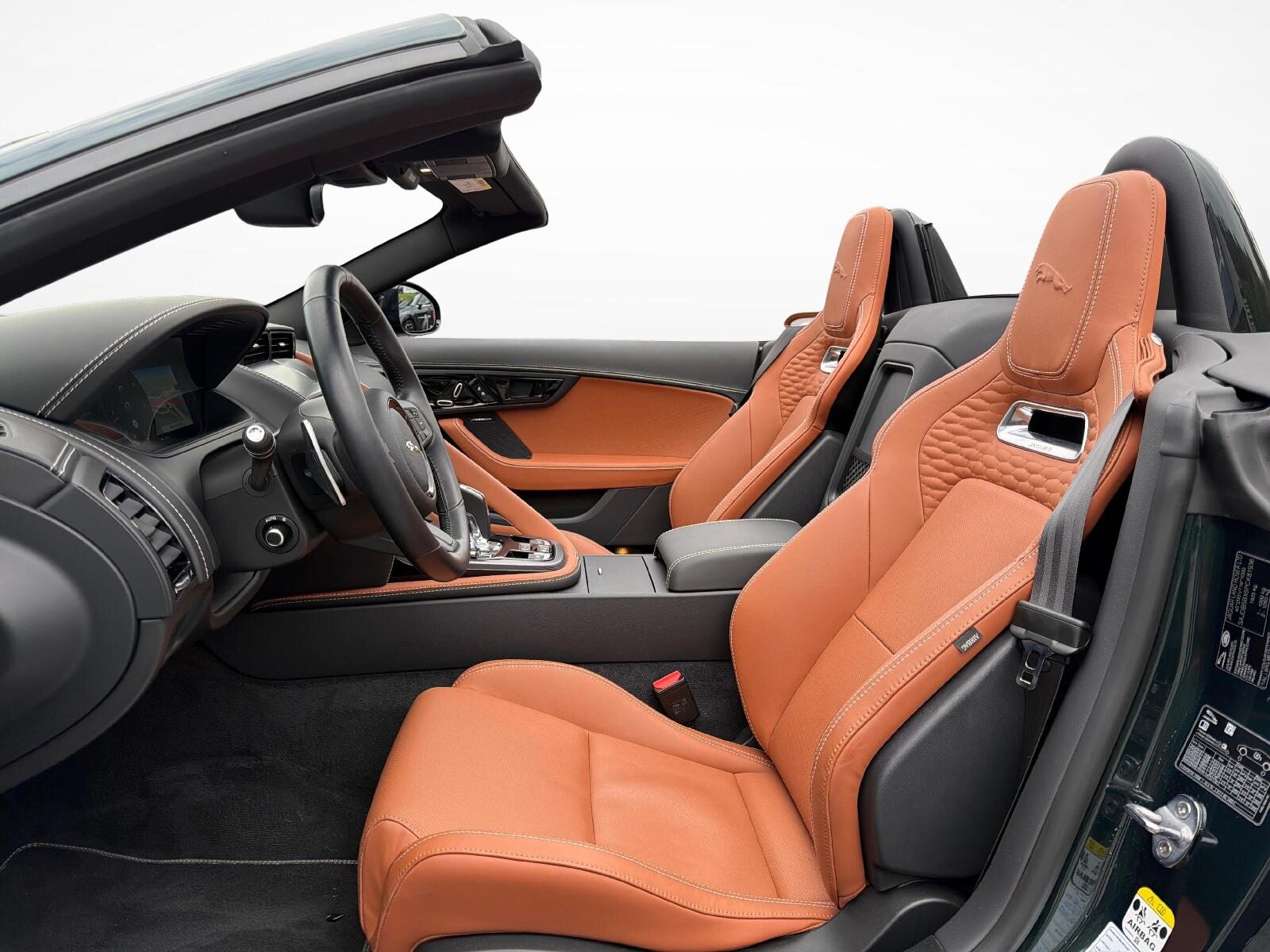 JAGUAR F-Type Convertible 2.0 R-Dynamic, Petrol, Second hand / Used, Automatic - 2