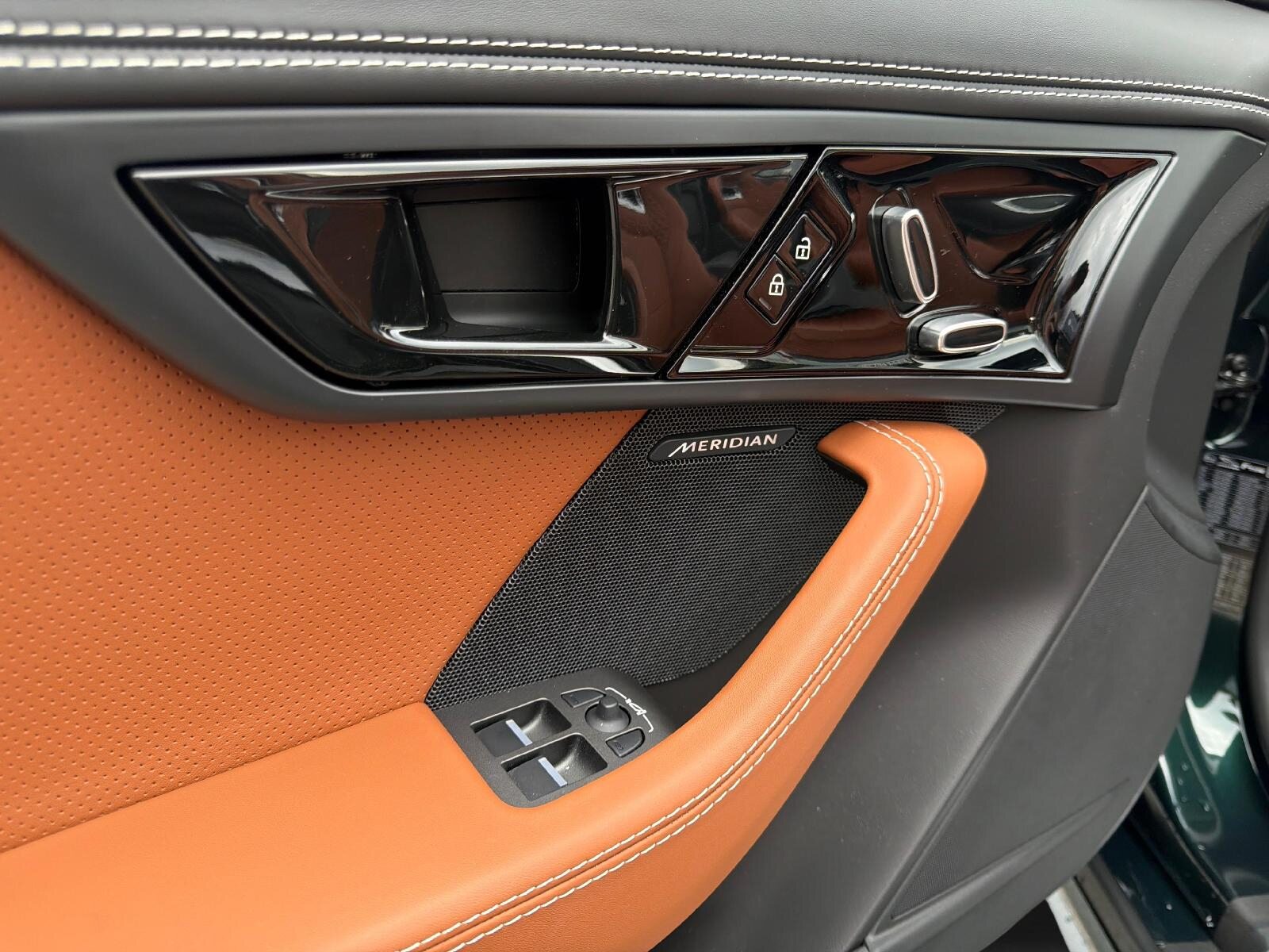 JAGUAR F-Type Convertible 2.0 R-Dynamic, Petrol, Second hand / Used, Automatic - 5