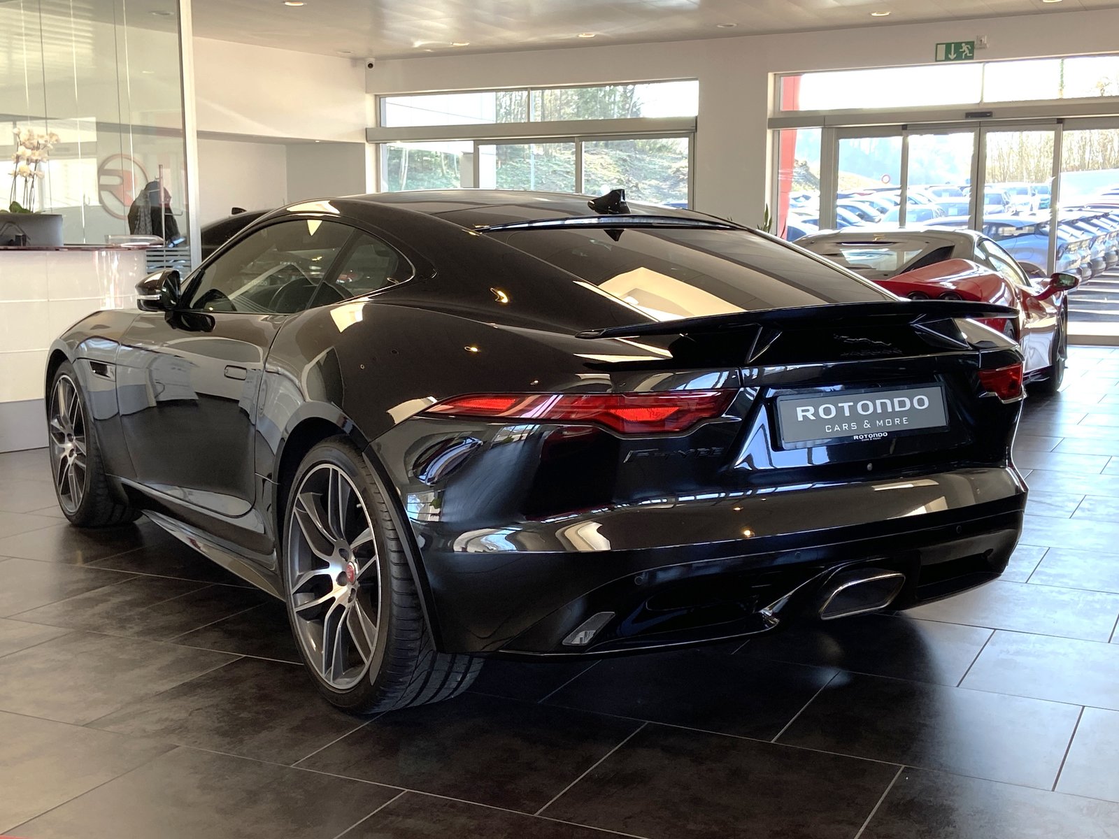 JAGUAR F-Type Coupé 2.0 R-Dynamic Black, Benzin, Occasion / Gebraucht, Automatik - 2