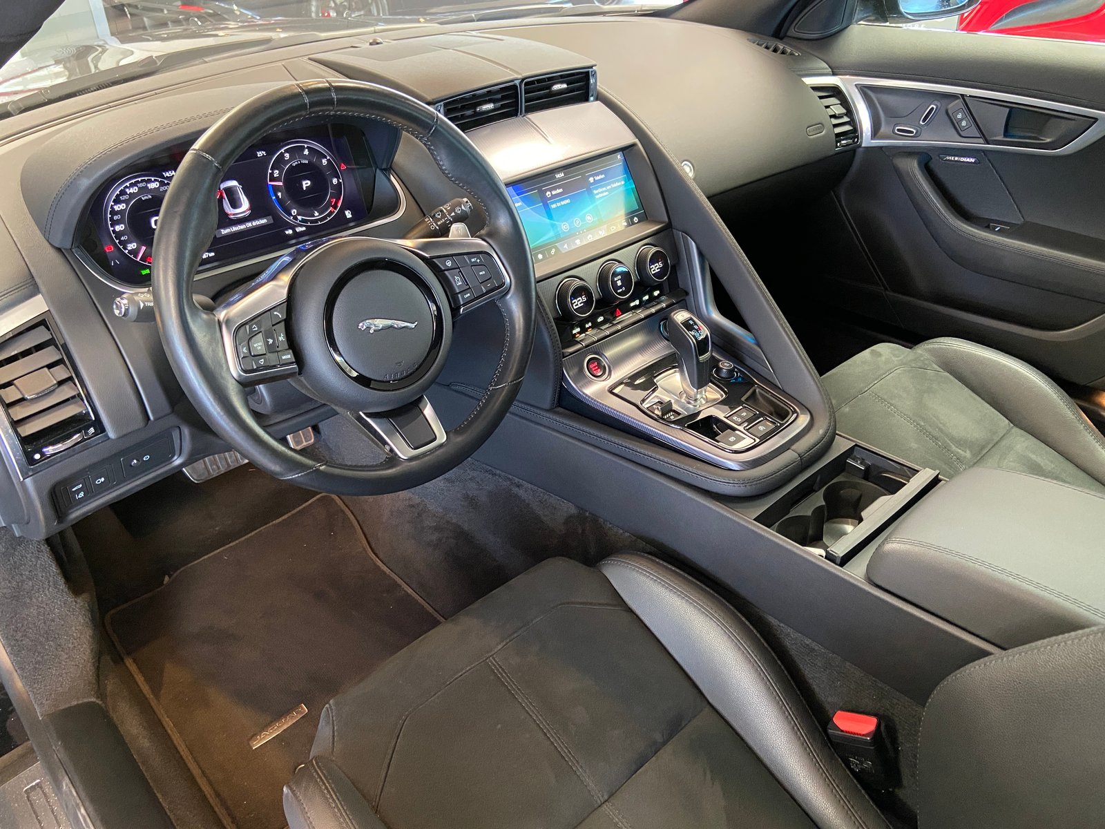 JAGUAR F-Type Coupé 2.0 R-Dynamic Black, Benzin, Occasion / Gebraucht, Automatik - 5