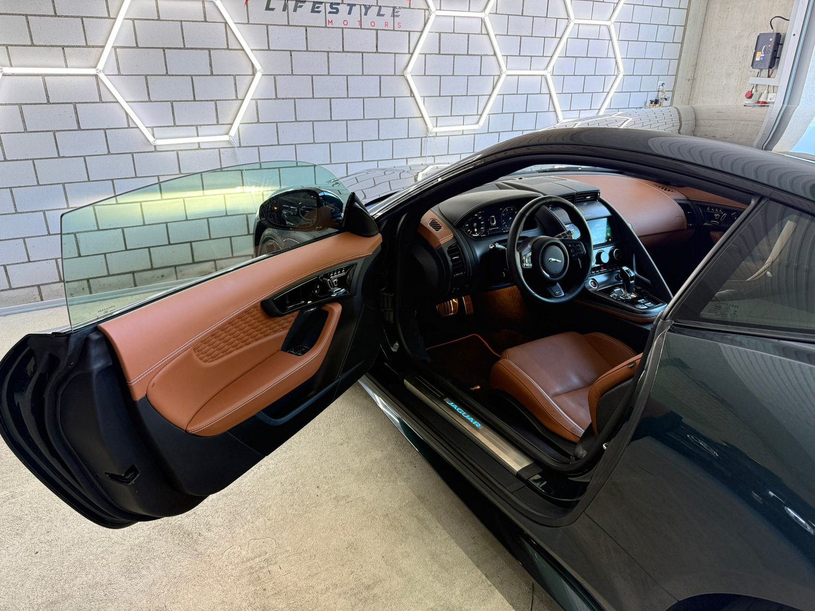 JAGUAR F-Type Coupé 5.0 V8 R75 Automatik AWD, Benzin, Occasion / Gebraucht, Automatik - 5