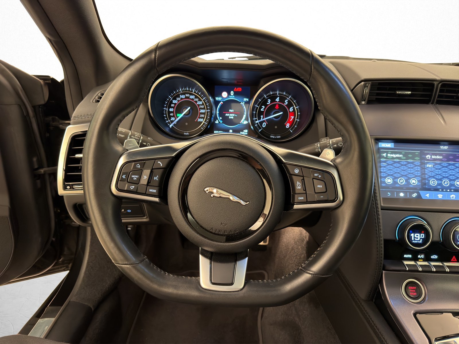 JAGUAR F-Type Coupé 2.0, Petrol, Second hand / Used, Automatic - 7