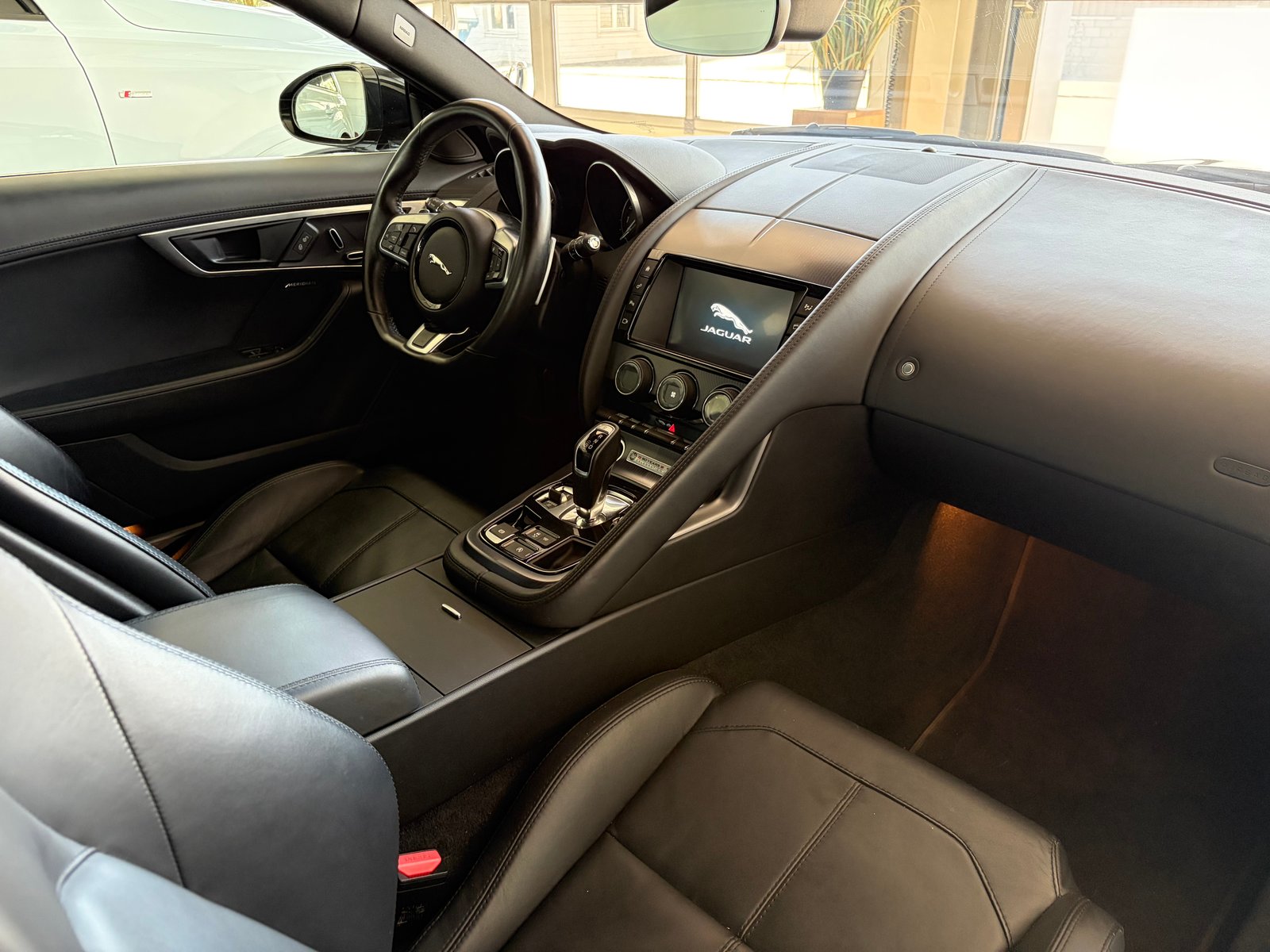 JAGUAR F-Type 2.0 I4 R-Dynamic Automatik, Benzin, Occasion / Gebraucht, Automatik - 7