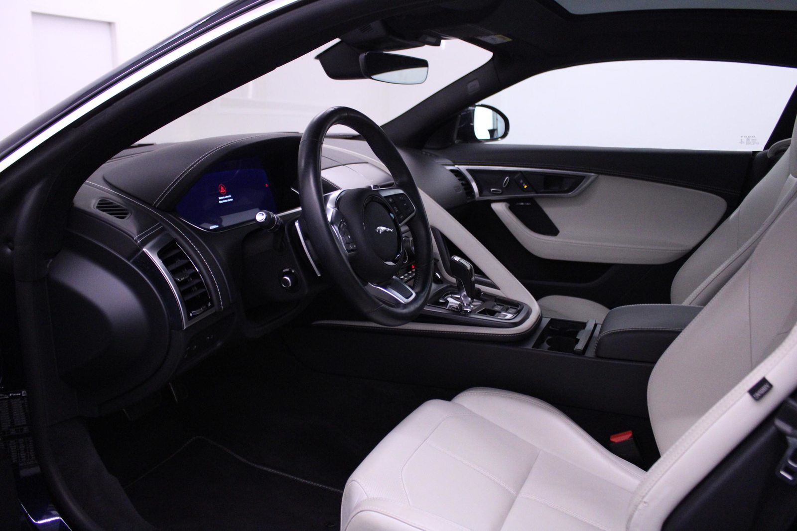 JAGUAR F-Type Coupé 2.0 R-Dynamic *LEASING 1.99%*, Essence, Occasion / Utilisé, Automatique - 4