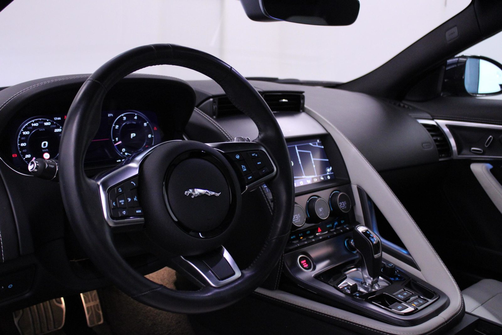 JAGUAR F-Type Coupé 2.0 R-Dynamic *LEASING 1.99%*, Essence, Occasion / Utilisé, Automatique - 5