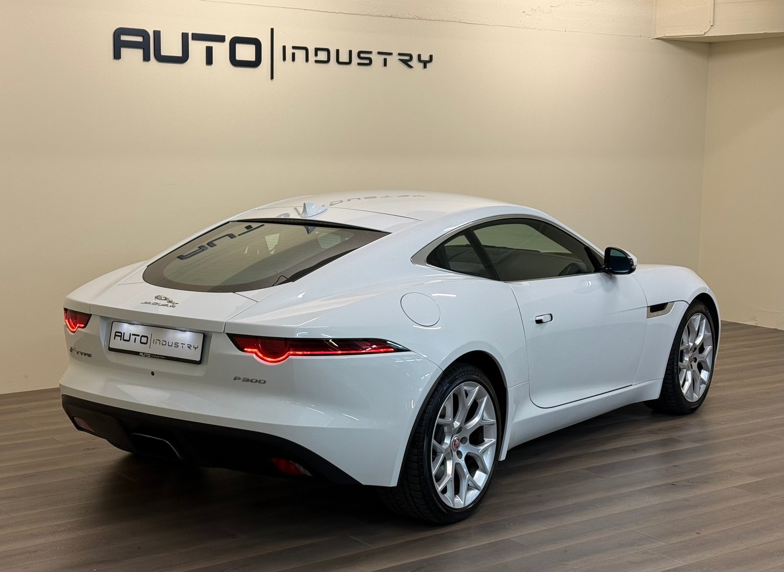 JAGUAR F-Type Coupé 2.0 I4 Automatik, Benzin, Occasion / Gebraucht, Automatik - 4