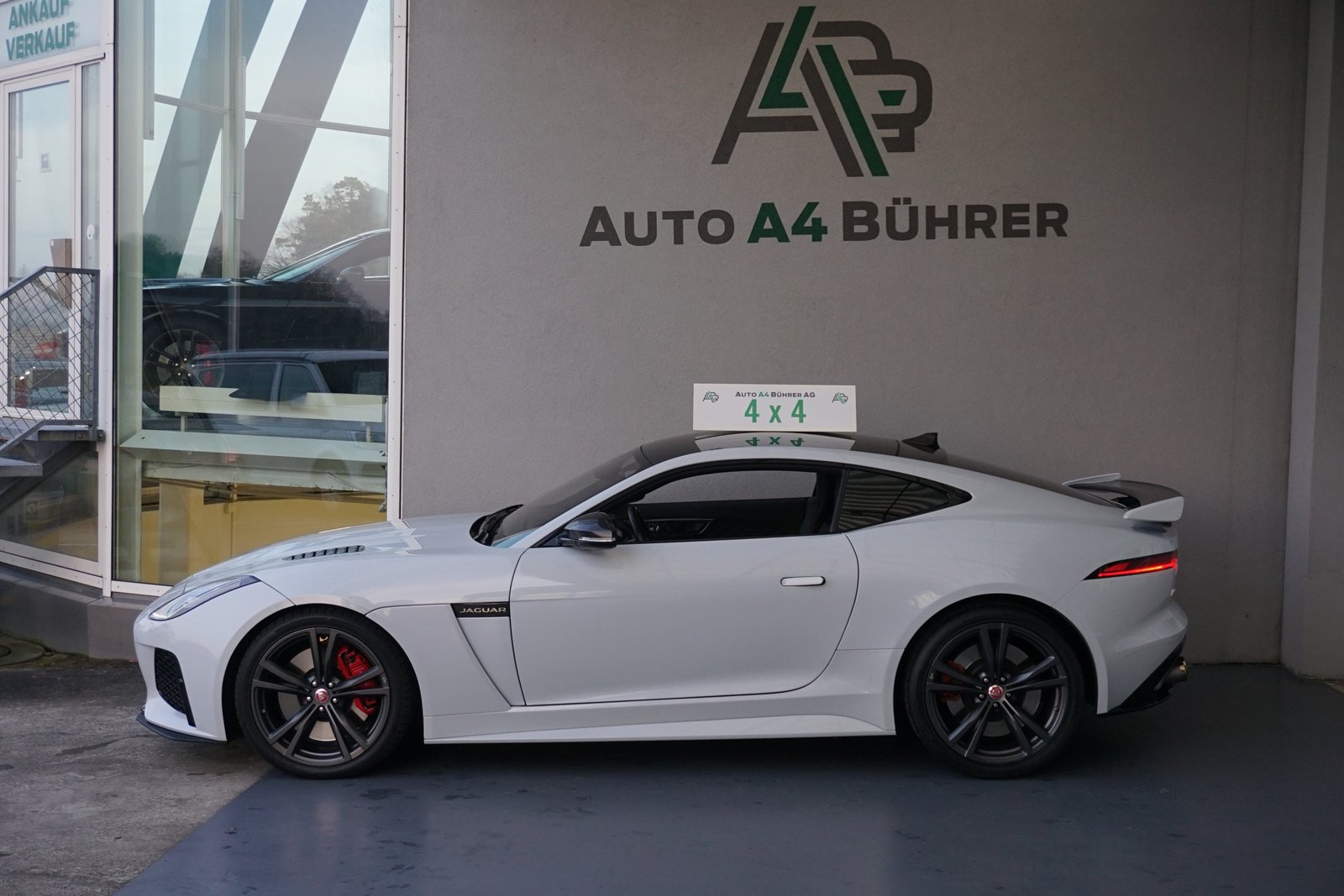 JAGUAR F-Type 5.0 V8 S/C SVR AWD 575PS, Petrol, Second hand / Used, Automatic