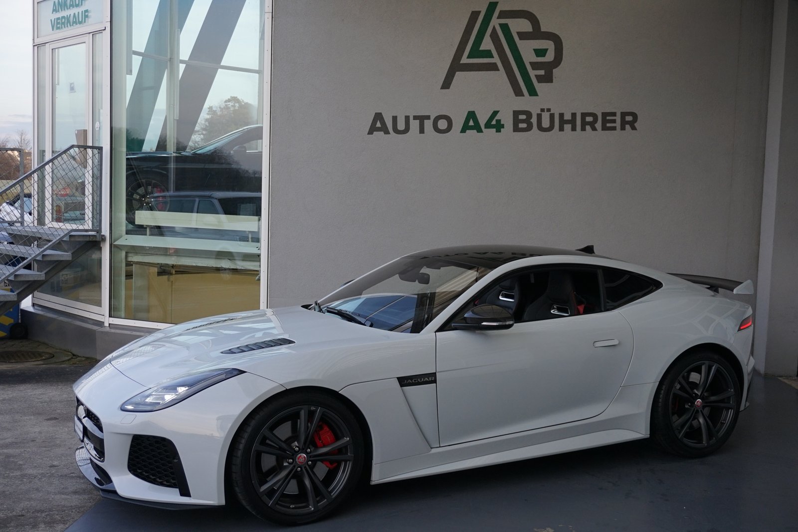 JAGUAR F-Type 5.0 V8 S/C SVR AWD 575PS, Petrol, Second hand / Used, Automatic - 4