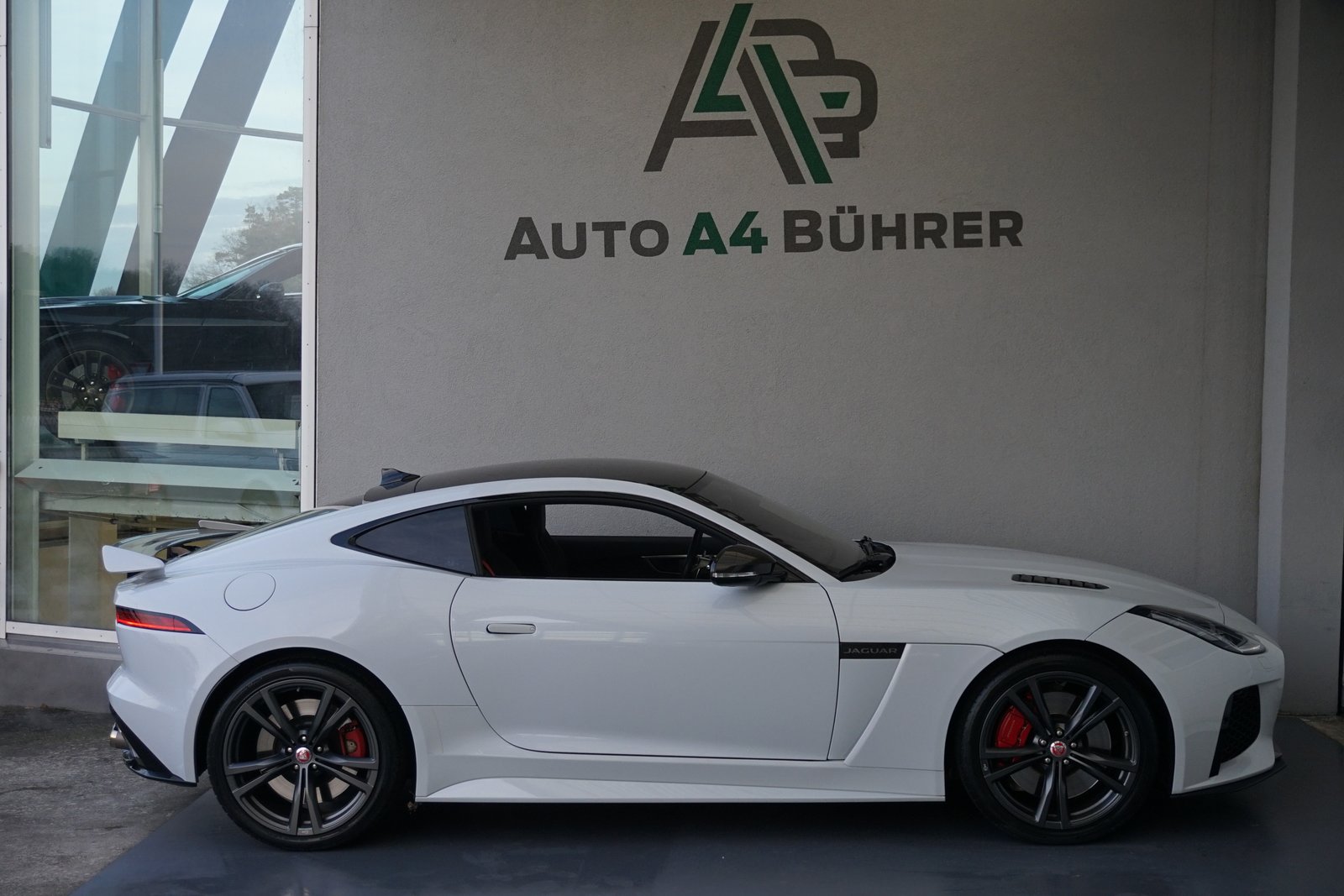 JAGUAR F-Type 5.0 V8 S/C SVR AWD 575PS, Petrol, Second hand / Used, Automatic - 5