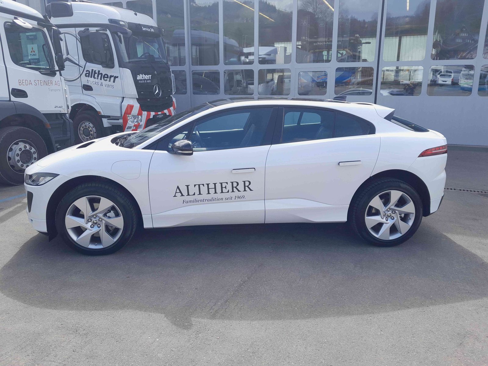 JAGUAR I-Pace EV400 R-Dynamic SE AWD, Elektro, Occasion / Gebraucht, Automatik - 2