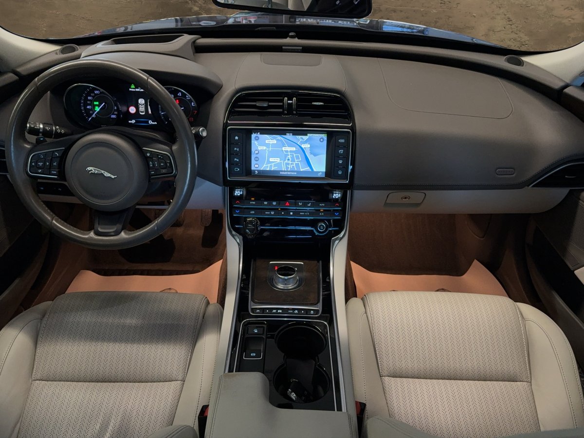 JAGUAR XE 25t 2.0 R-Sport Automatic, Petrol, Second hand / Used, Automatic - 4