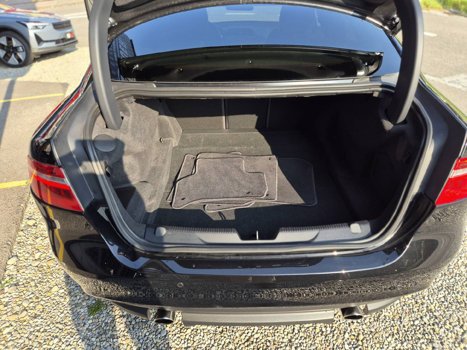 JAGUAR XE 2.0 T 240 R-Sport Black, Essence, Occasion / Utilisé, Automatique - 5