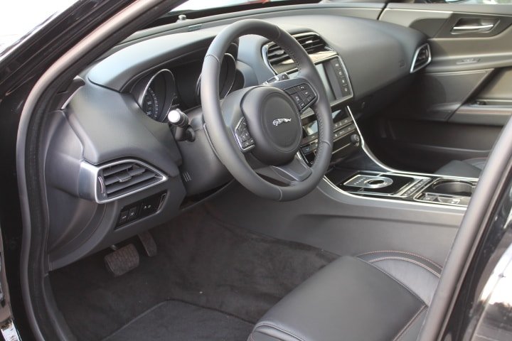 JAGUAR XE 20d Prestige Automat, Diesel, Second hand / Used, Automatic - 4