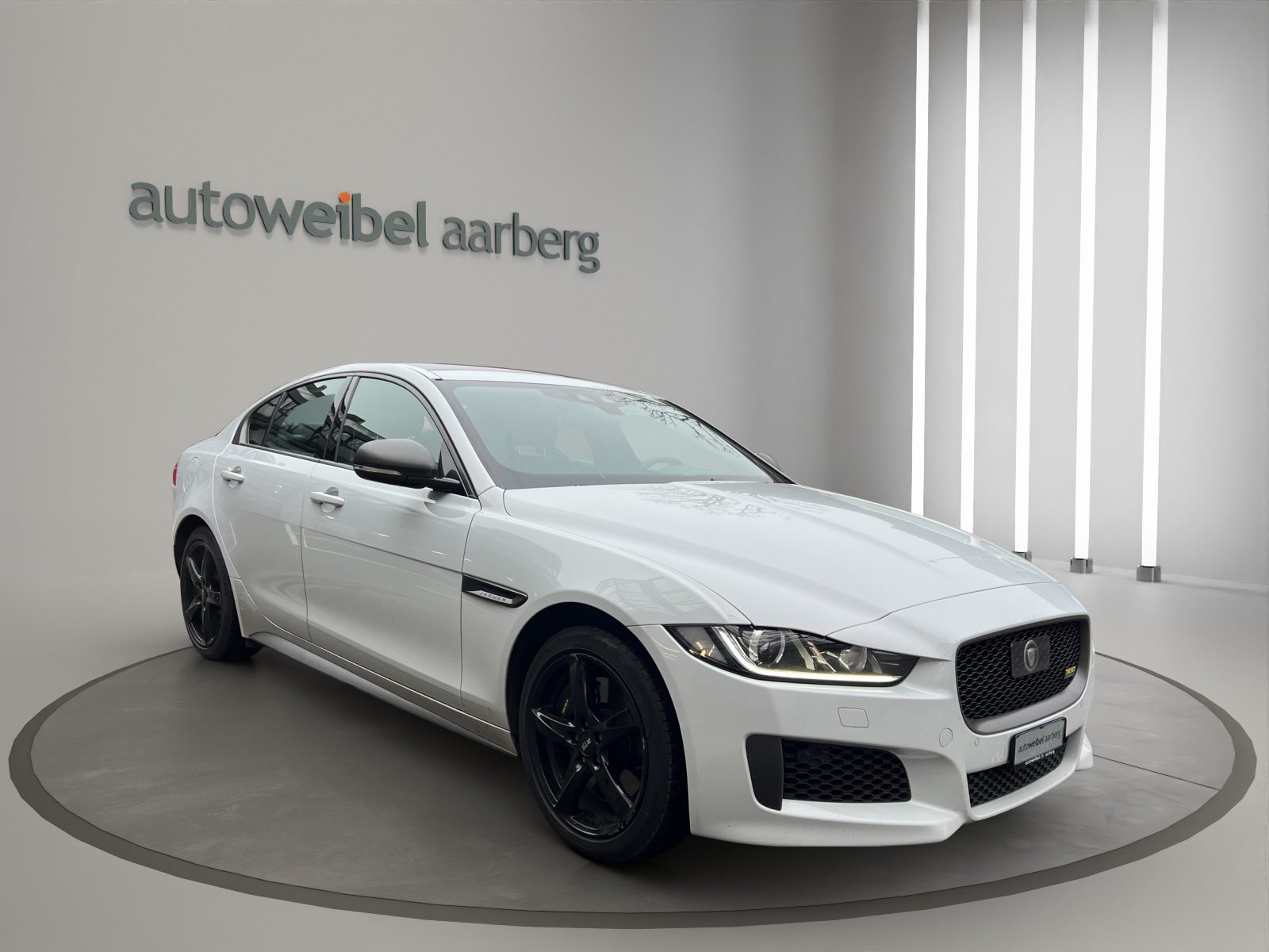 JAGUAR XE 30t 2.0 300 Sport AWD