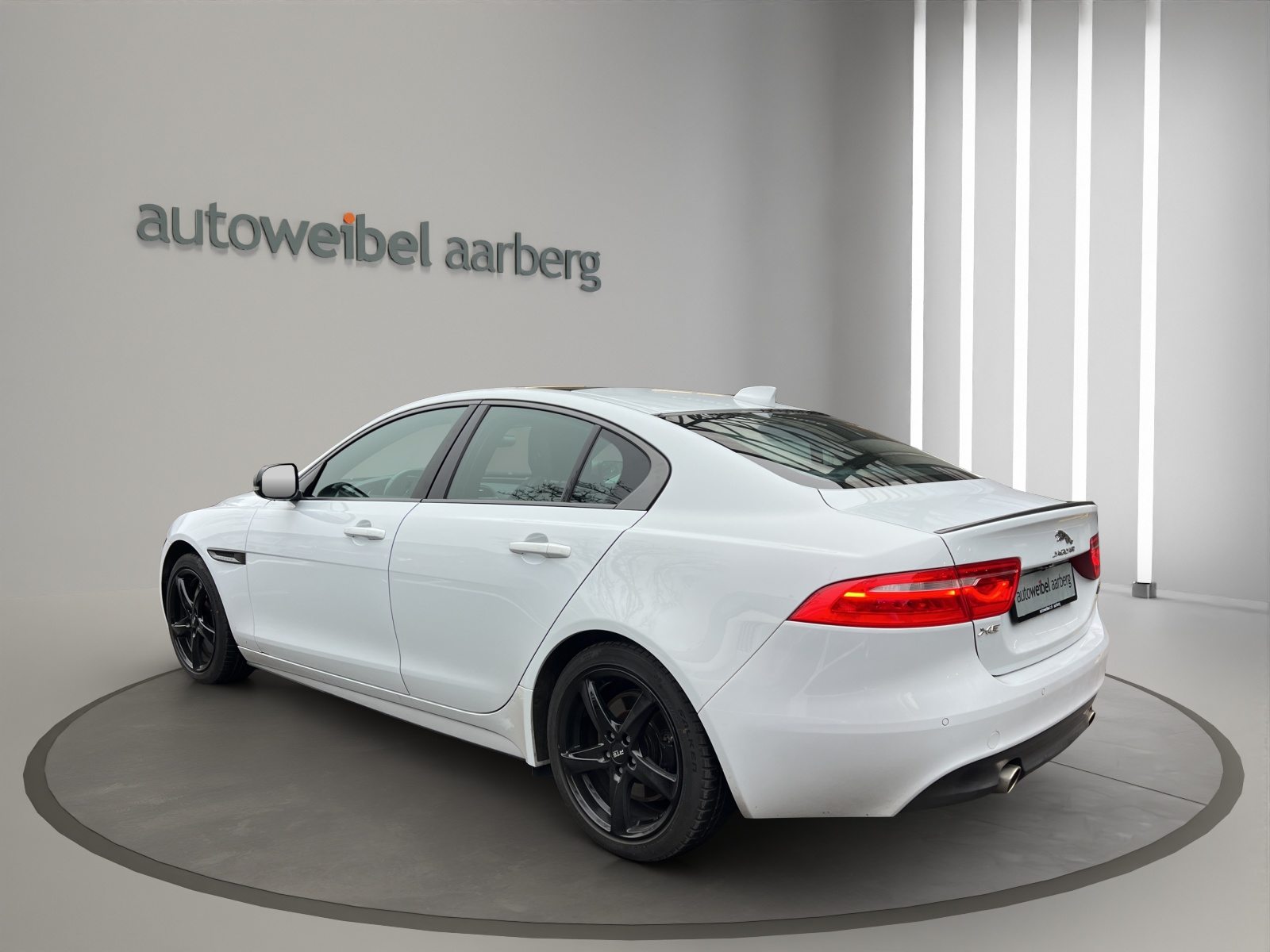 JAGUAR XE 30t 2.0 300 Sport AWD, Benzina, Occasioni / Usate, Automatico - 4
