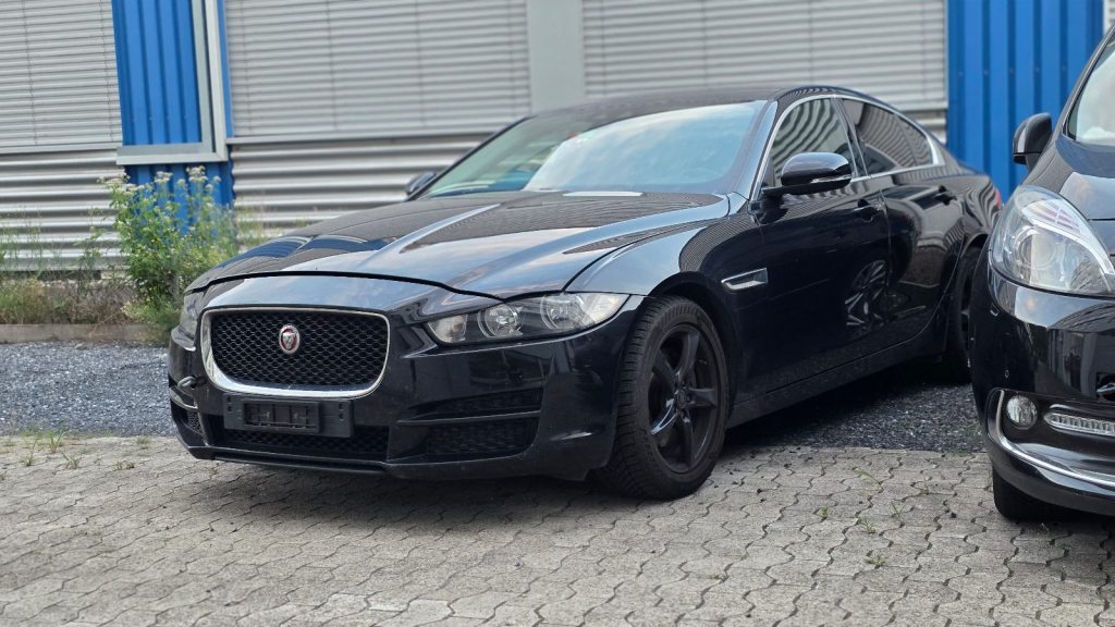 JAGUAR XE 2.0 D 180 Prestige
