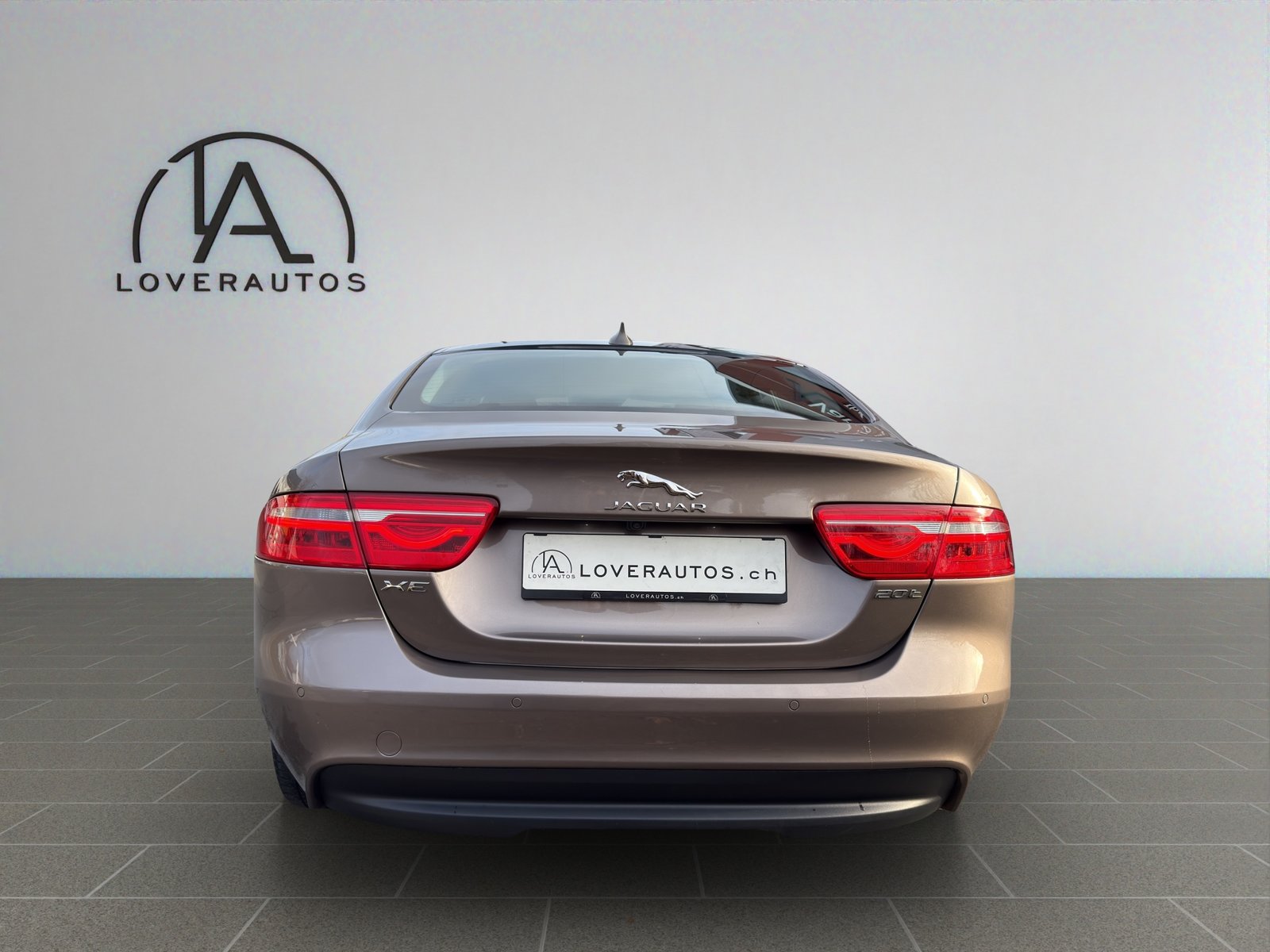 JAGUAR XE 20t 2.0 Prestige Automatic, Petrol, Second hand / Used, Automatic - 4