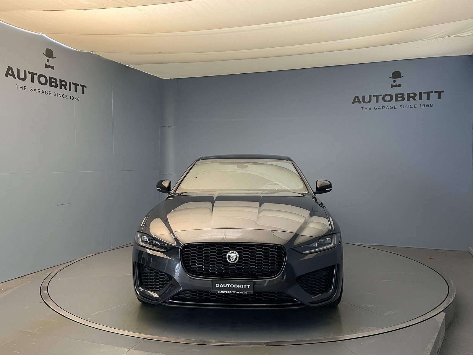 JAGUAR XE 2.0 T 300 Sport AWD, Petrol, Second hand / Used, Automatic - 2