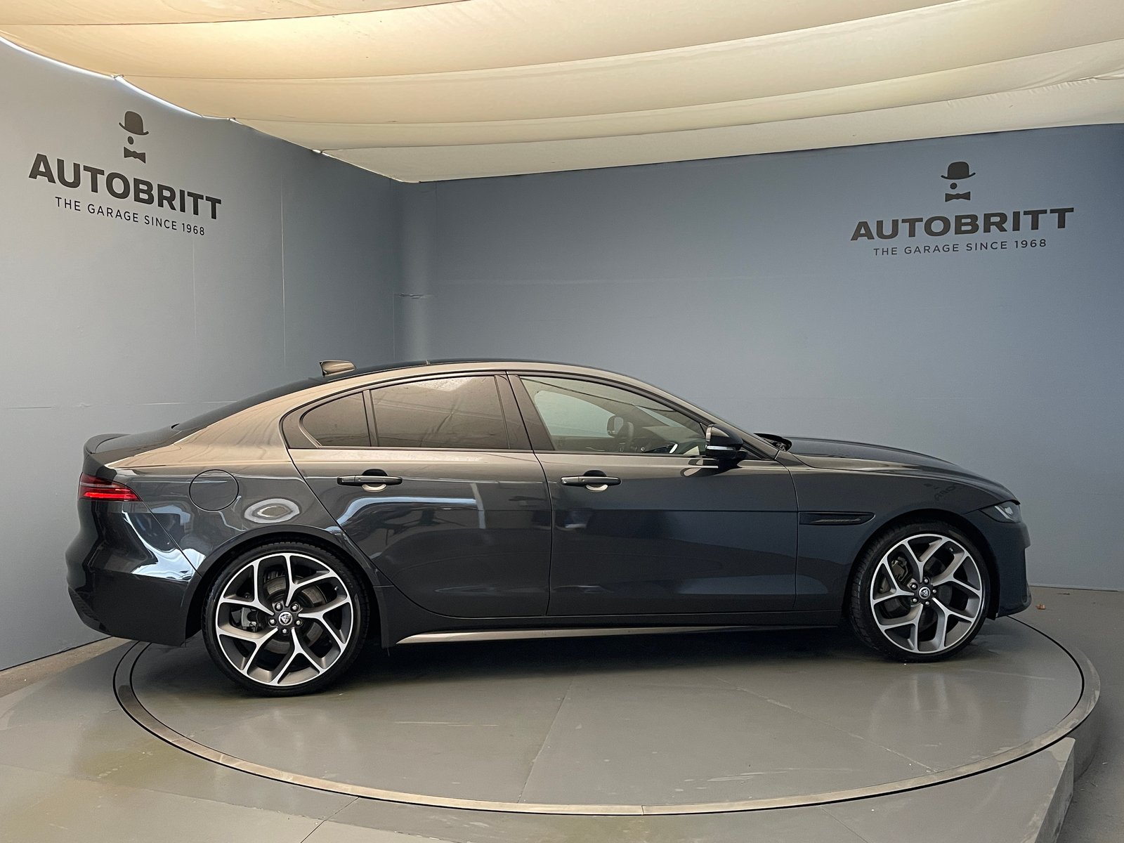 JAGUAR XE 2.0 T 300 Sport AWD, Petrol, Second hand / Used, Automatic - 3