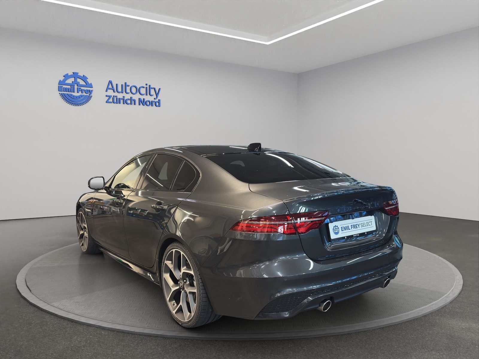 JAGUAR XE 2.0 T 300 Sport AWD, Benzin, Occasion / Gebraucht, Automatik - 3
