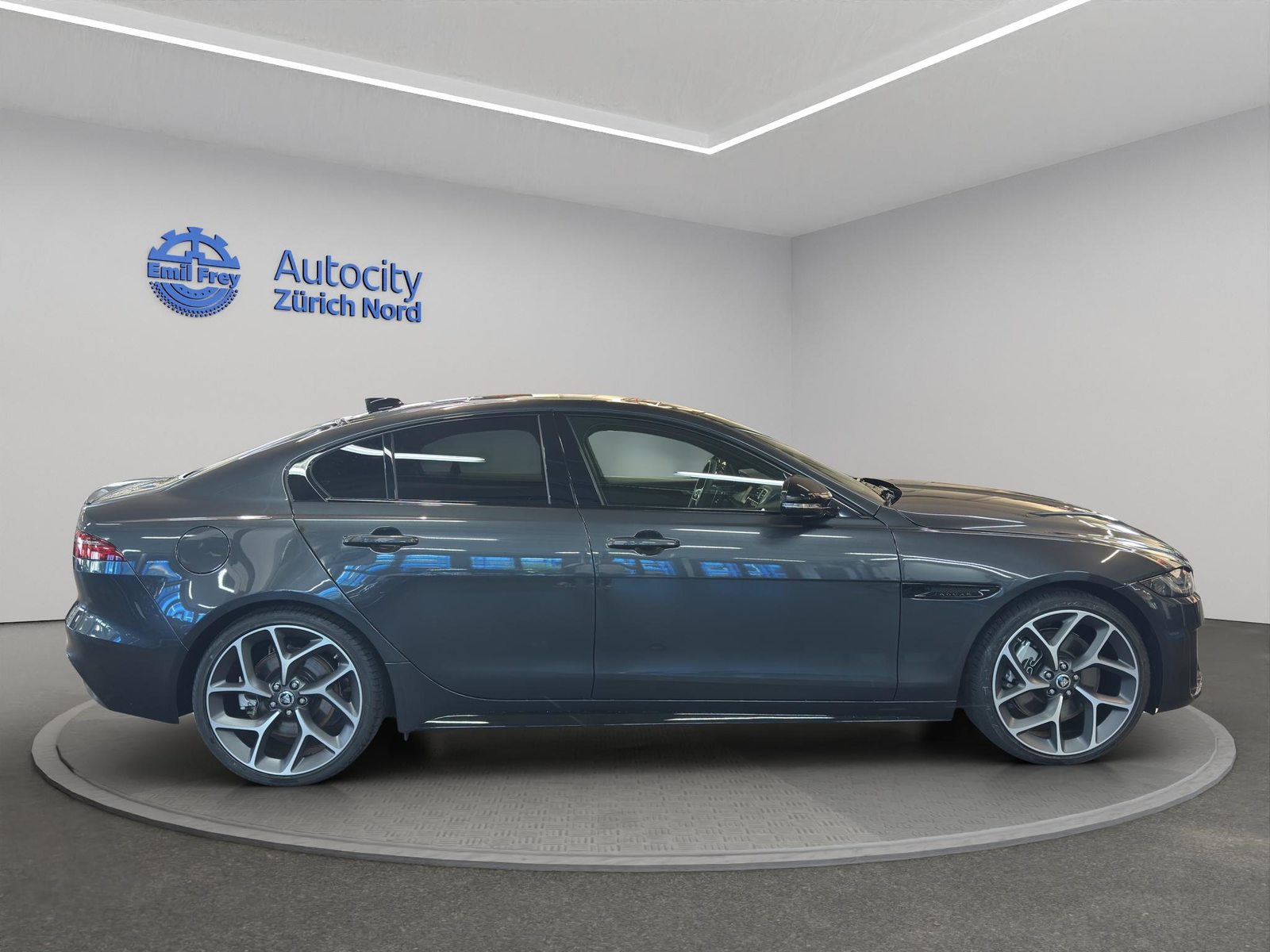 JAGUAR XE 2.0 T 300 Sport AWD, Benzin, Occasion / Gebraucht, Automatik - 5