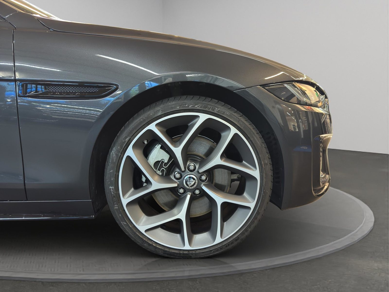 JAGUAR XE 2.0 T 300 Sport AWD, Benzin, Occasion / Gebraucht, Automatik - 7