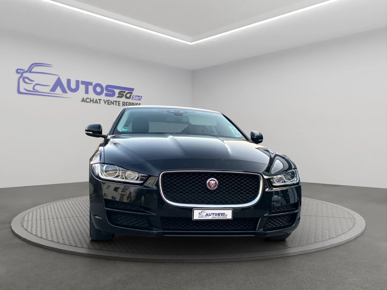 JAGUAR XE 20d Pure AWD Automat, Diesel, Second hand / Used, Automatic - 3