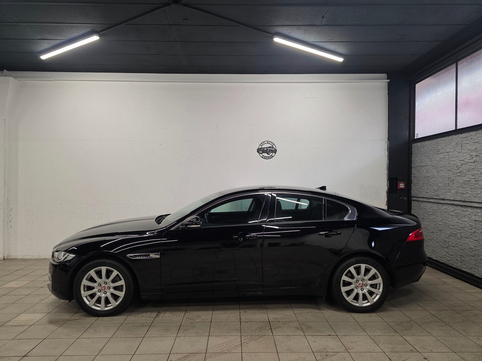 JAGUAR XE 20t 2.0 Prestige Automatic, Benzin, Occasion / Gebraucht, Automatik - 2
