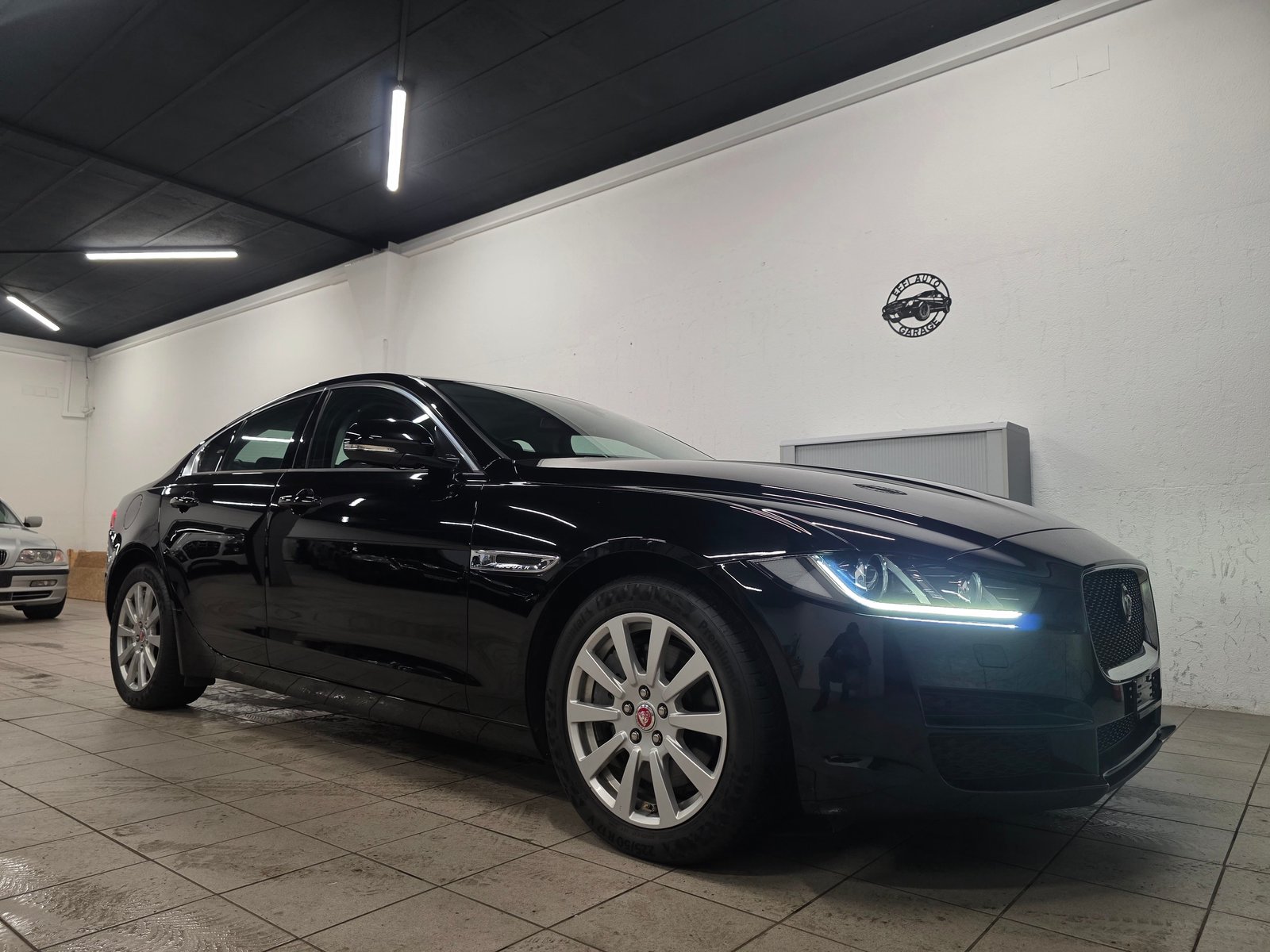 JAGUAR XE 20t 2.0 Prestige Automatic, Benzin, Occasion / Gebraucht, Automatik - 4