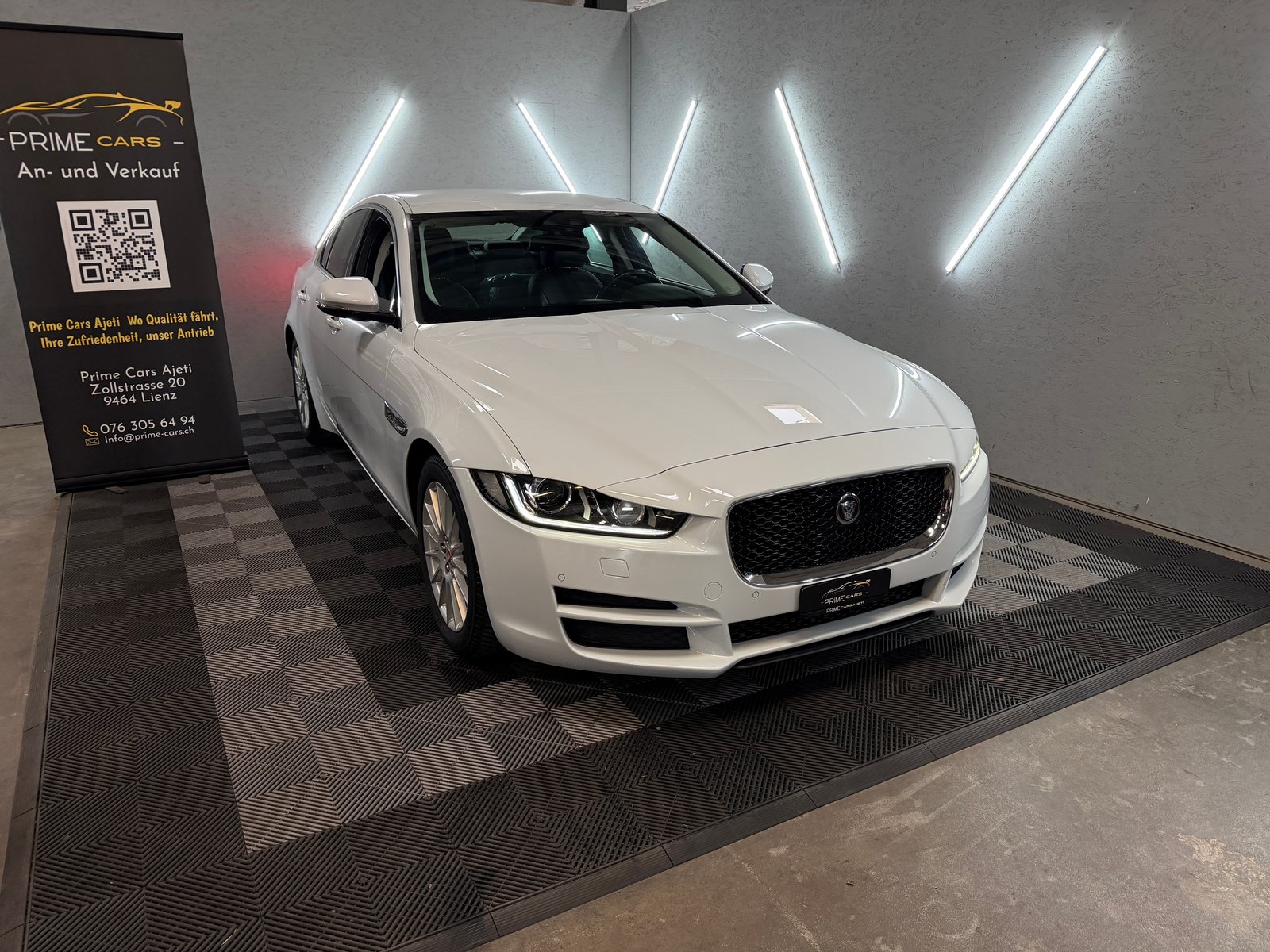 JAGUAR XE E-Performance 20d Pure Automat, Diesel, Second hand / Used, Automatic - 2